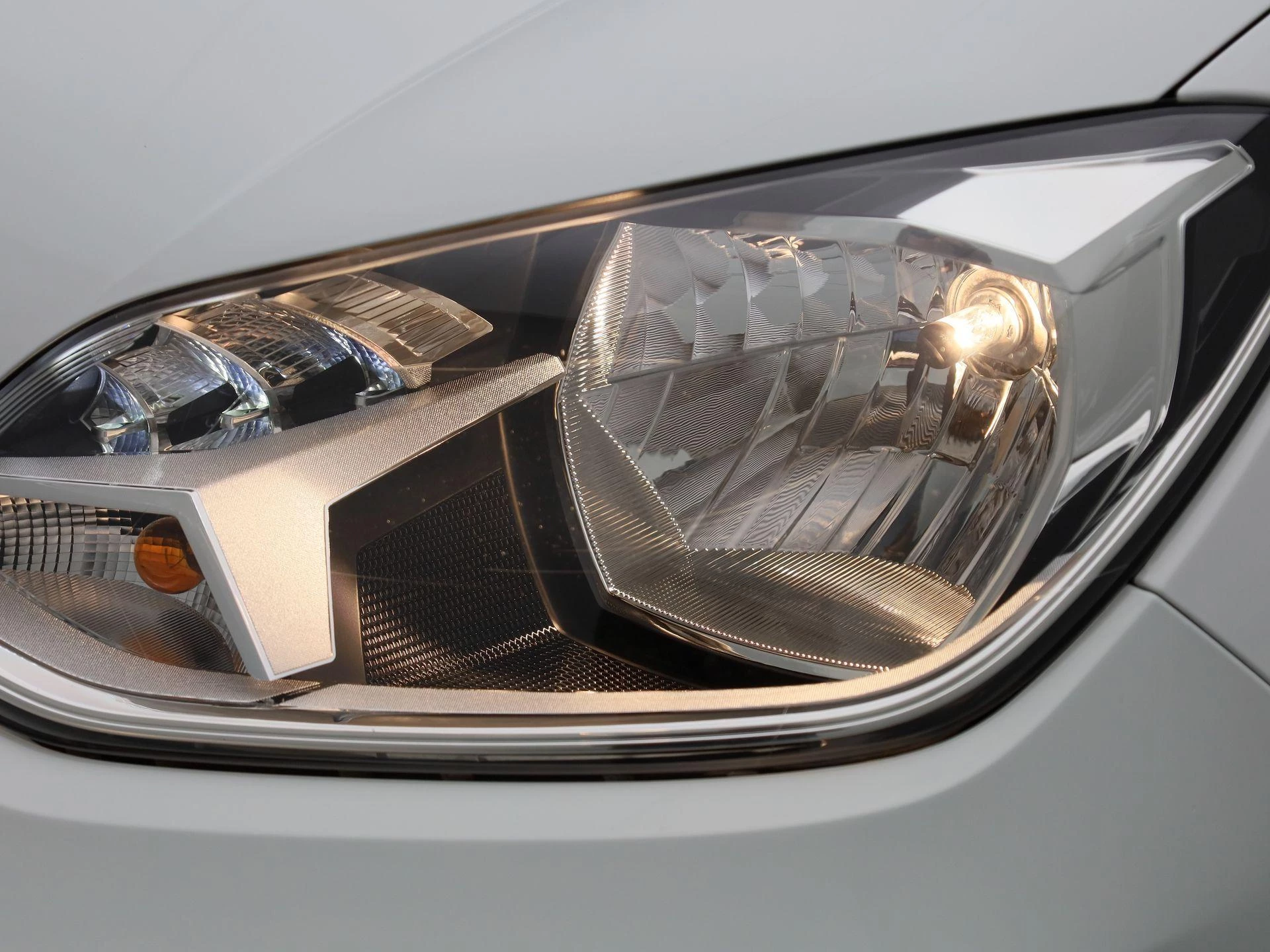 Volkswagen-up!-image-12