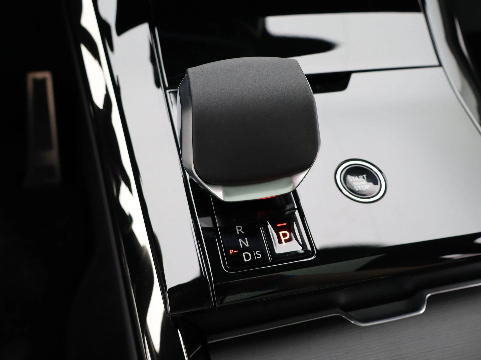Land Rover-Range Rover Sport-image-17