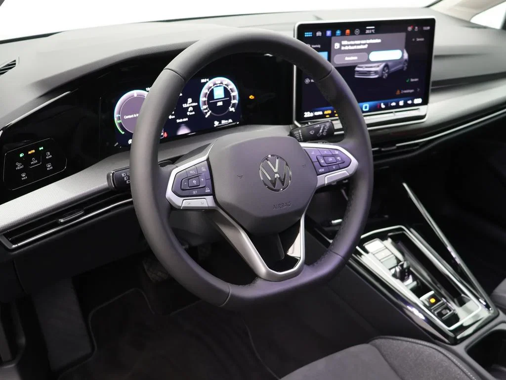 Volkswagen-Golf-image-14