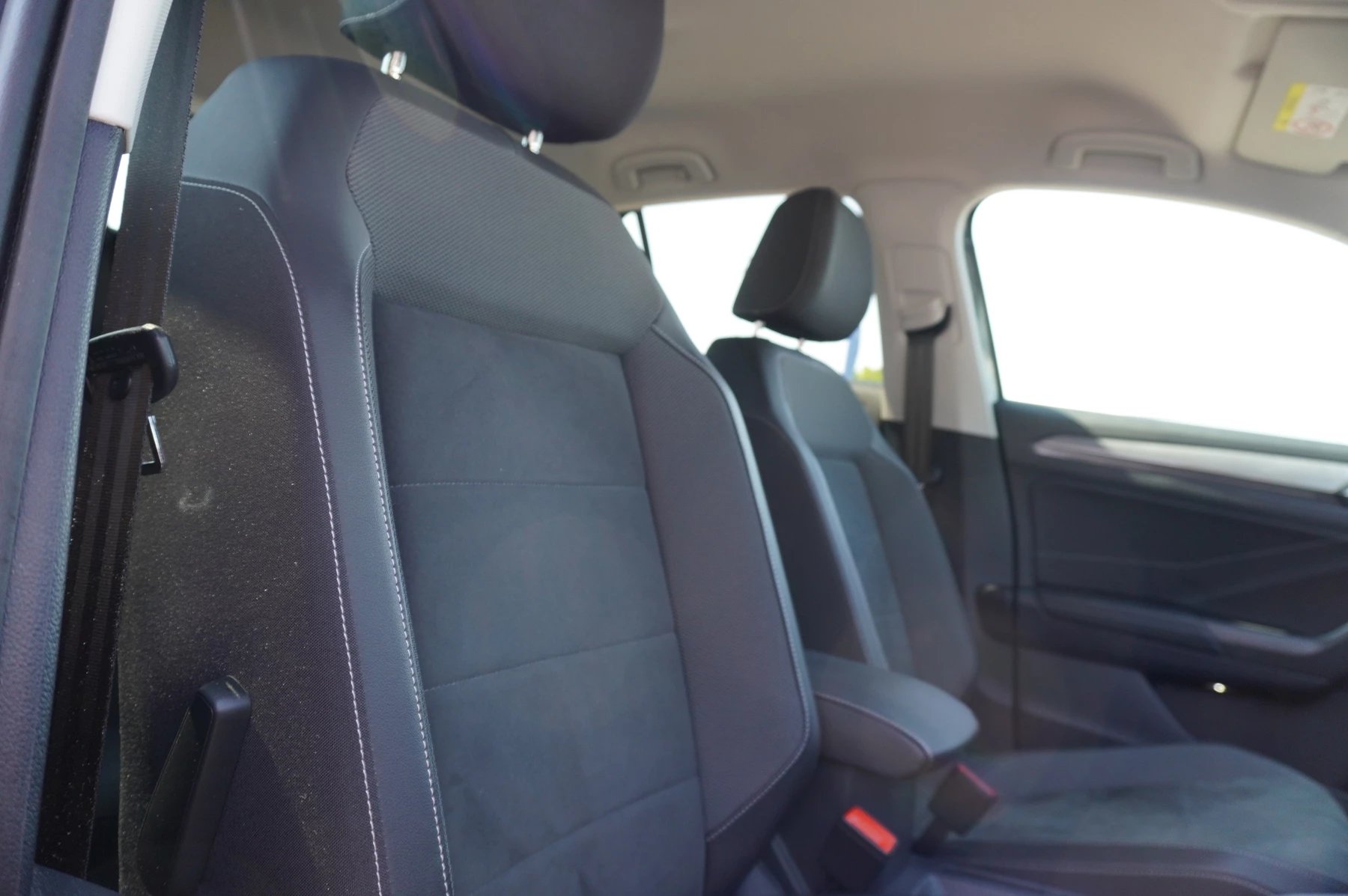 Volkswagen-T-Roc-image-12