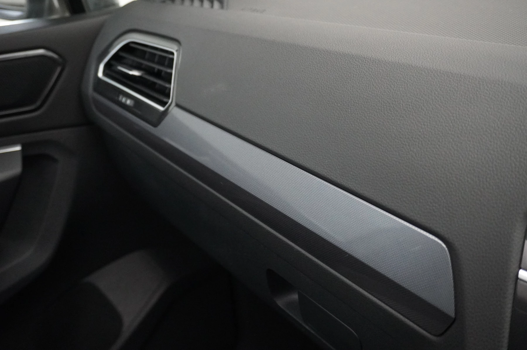 Volkswagen-Tiguan-image-27