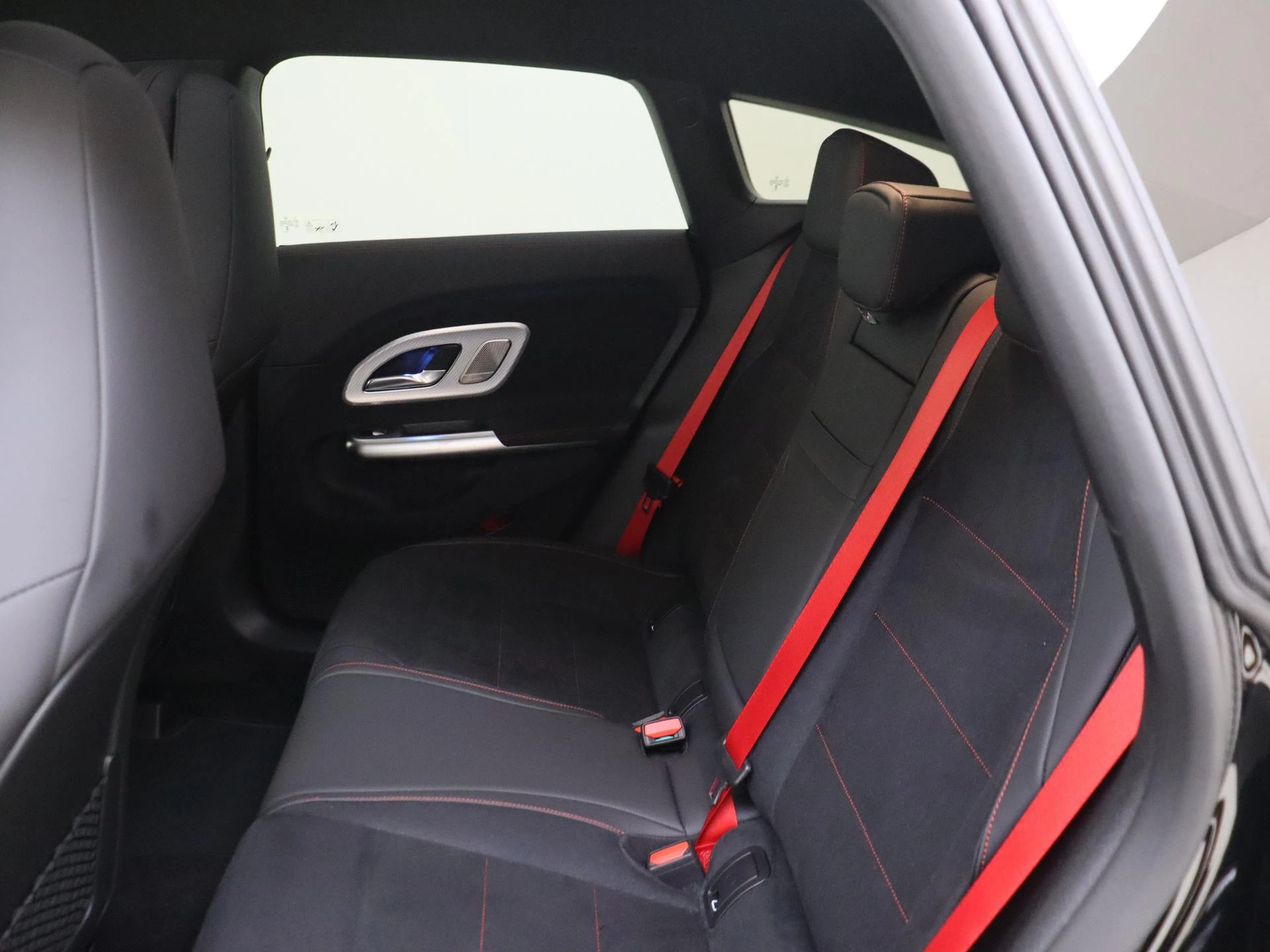 Mercedes-Benz-CLA-image-14