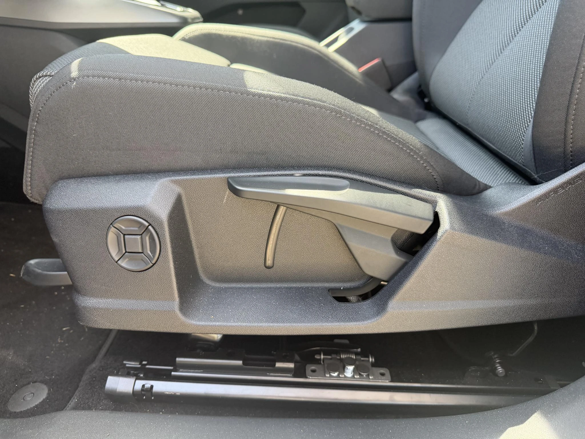 Audi-Q4 e-tron-image-13