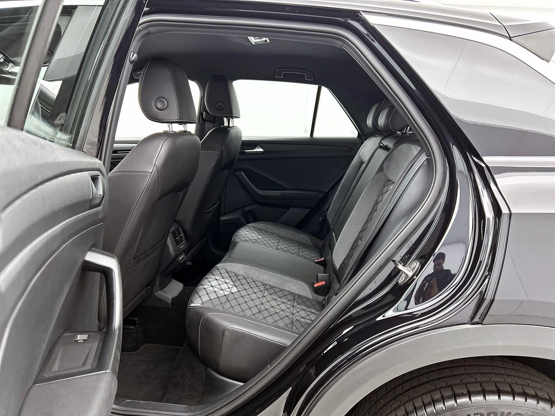 Volkswagen T-Roc 1.0 TSI R-Line | 110 PK |