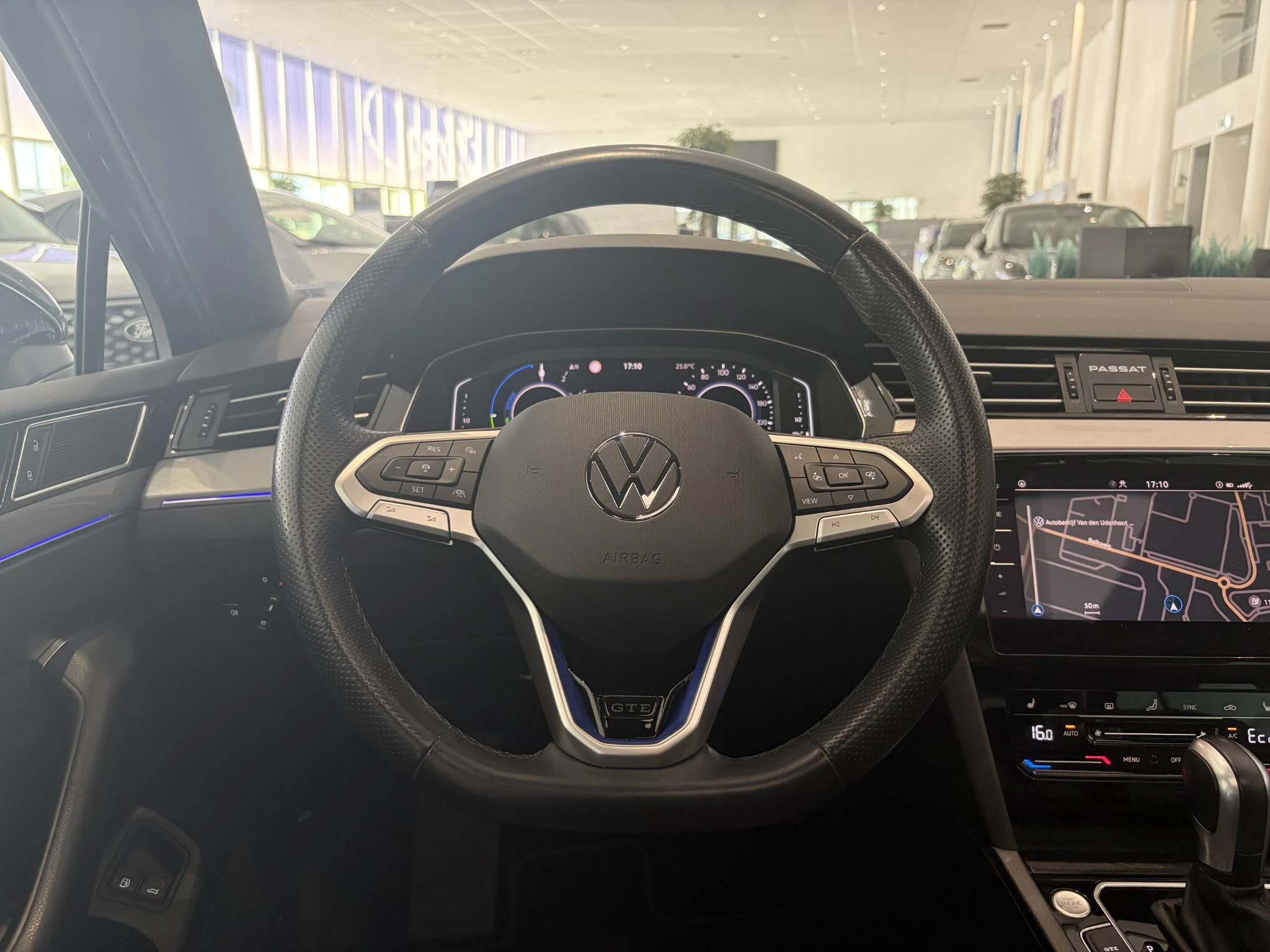 Volkswagen-Passat-image-26