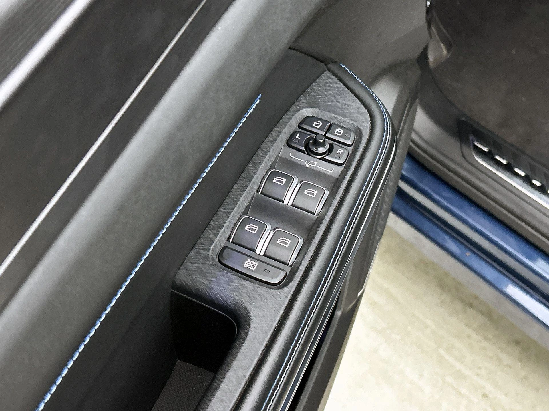 Lynk & Co-01-image-32