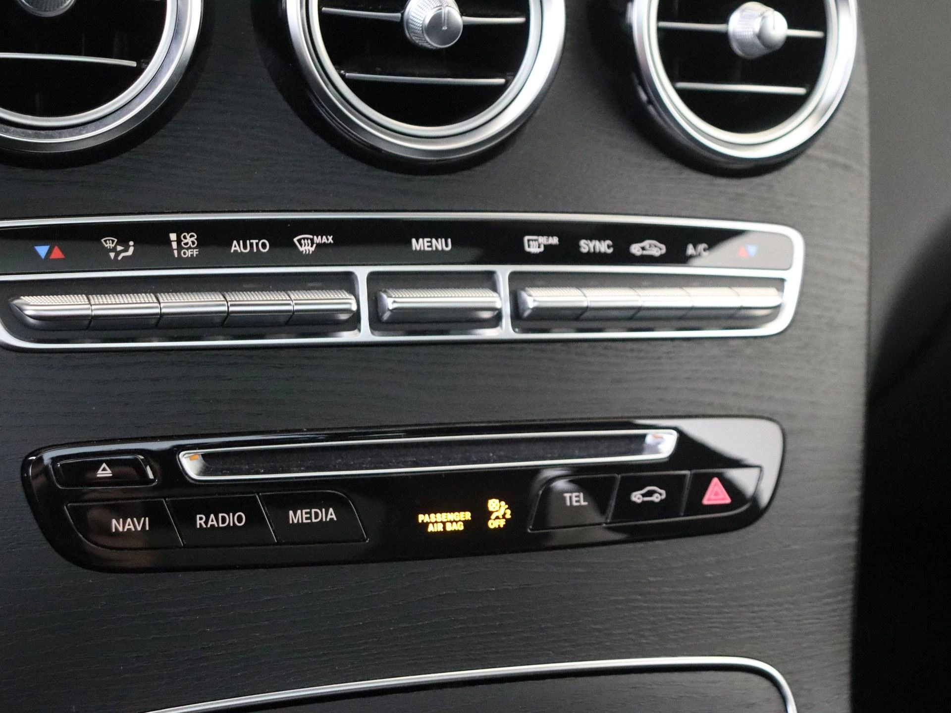 Mercedes-Benz-GLC-image-21