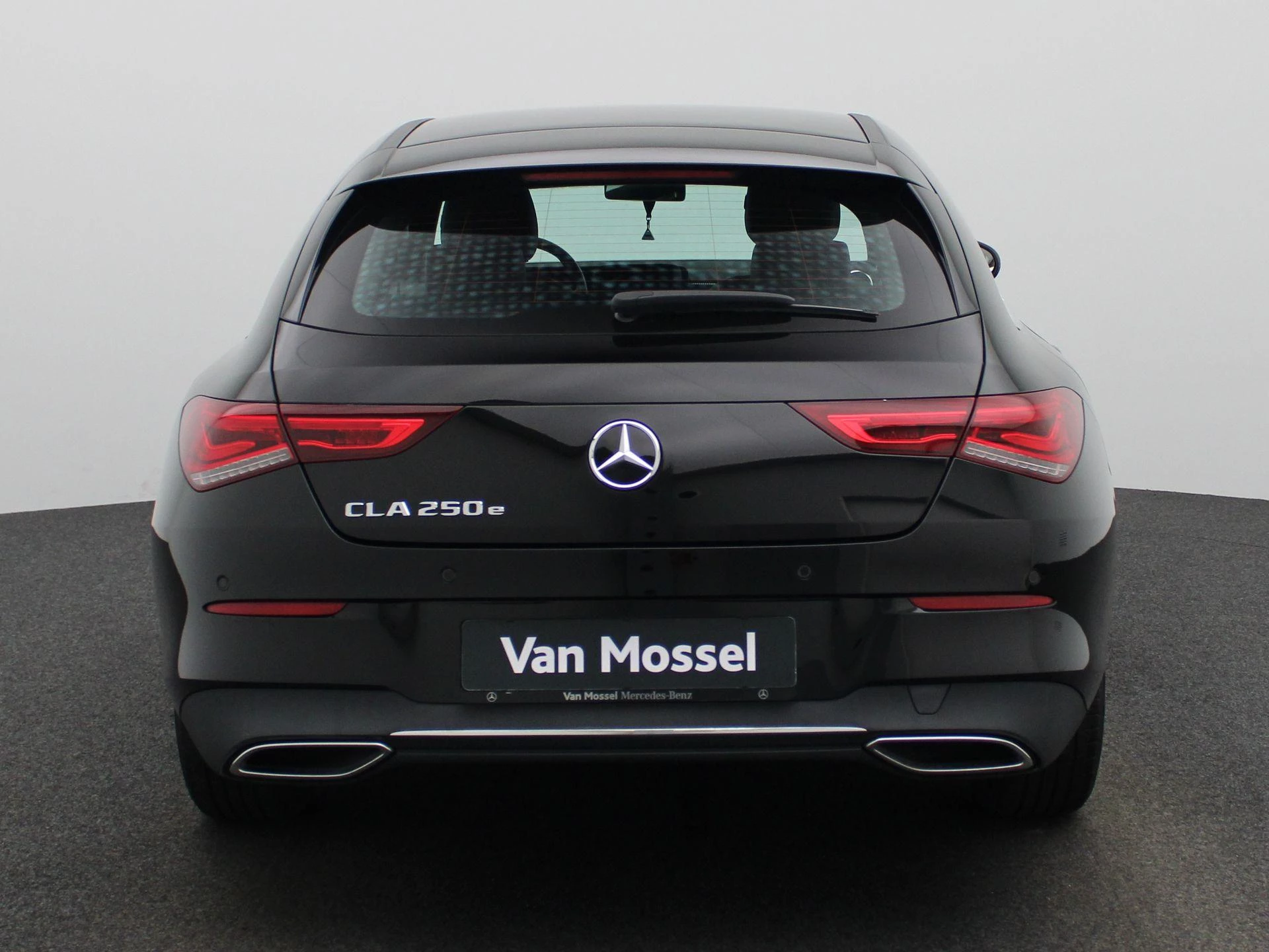 Mercedes-Benz-CLA-image-4