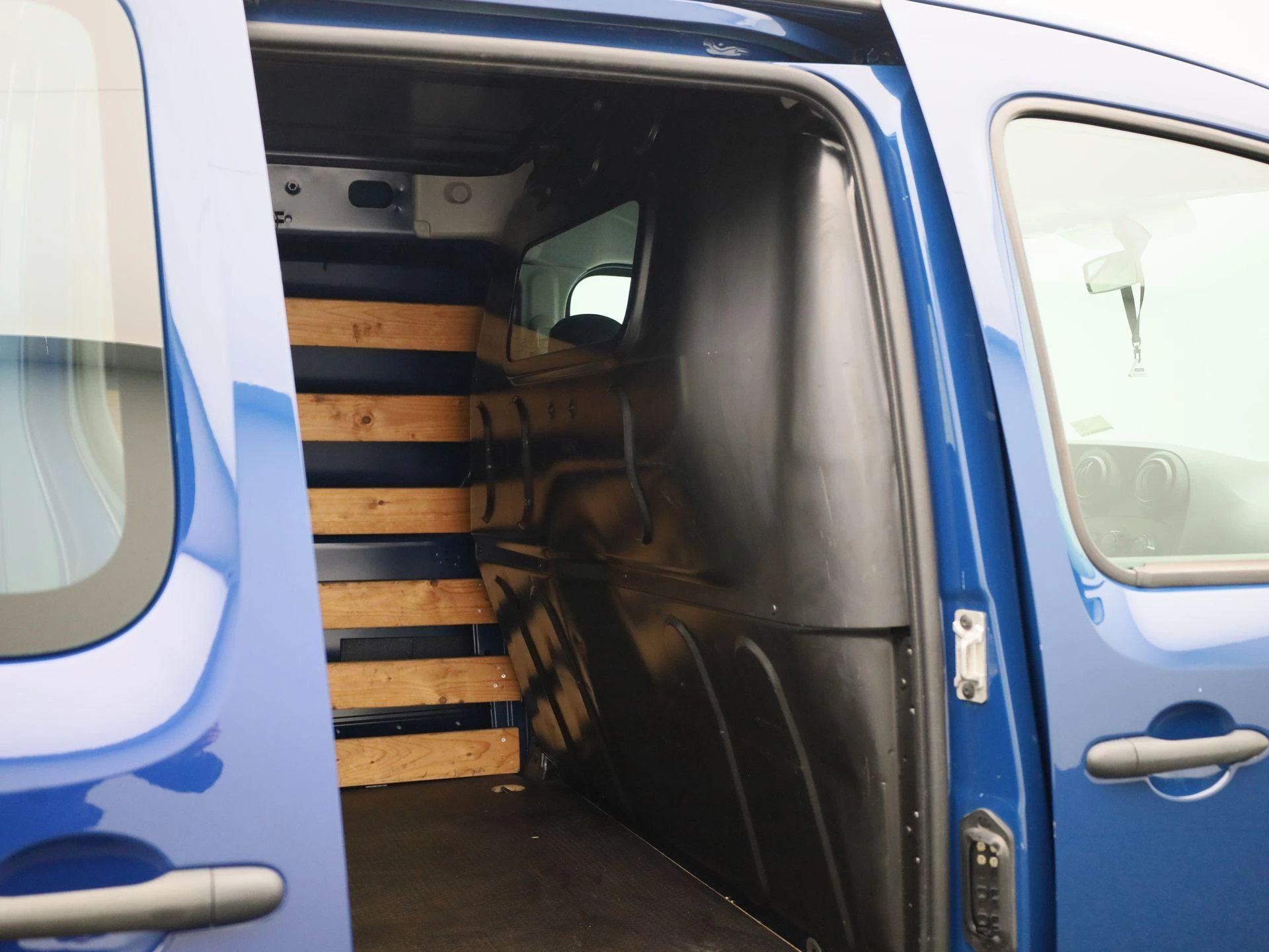 Mercedes-Benz-Citan-image-13
