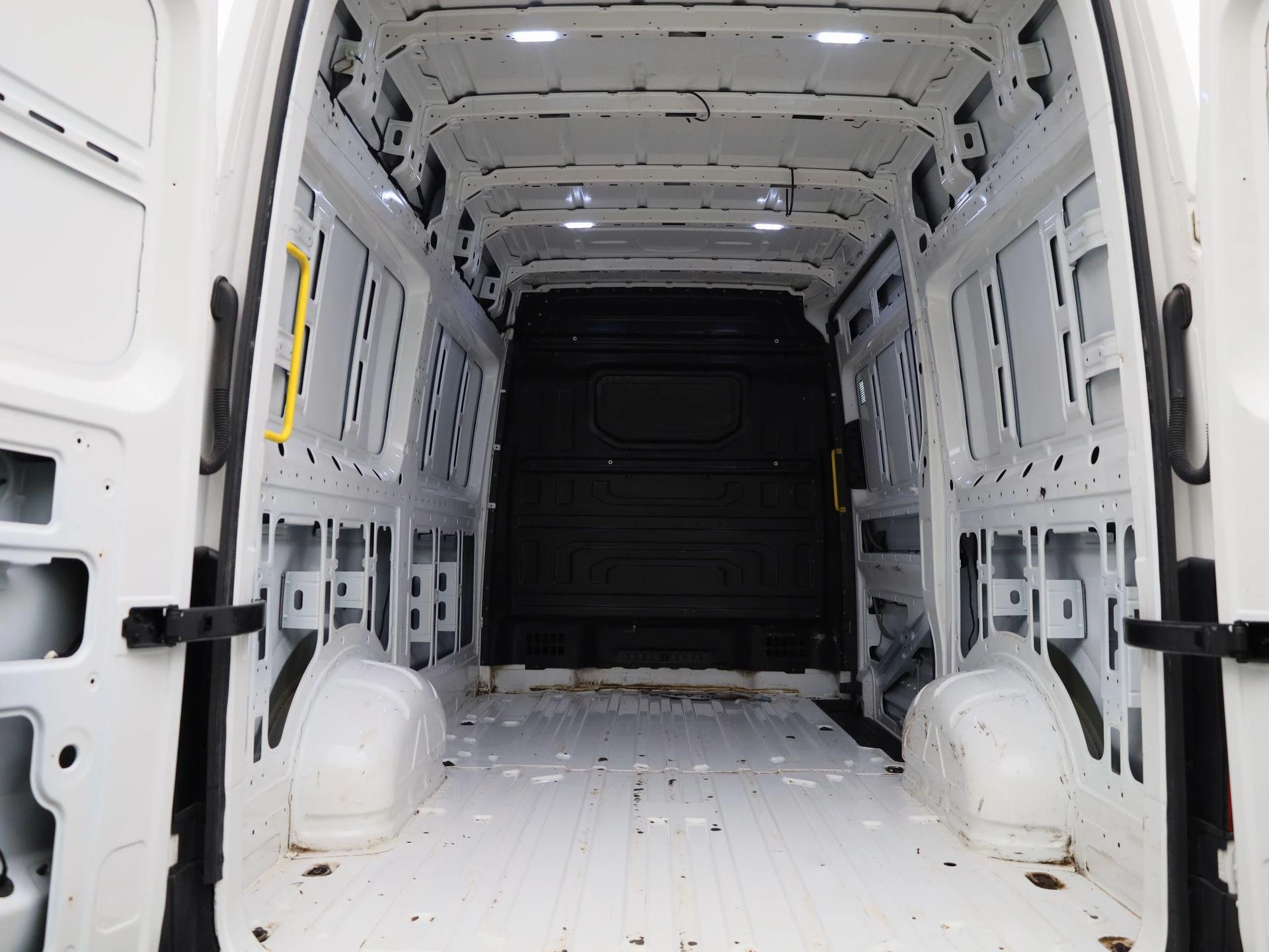 Volkswagen-Crafter-image-14