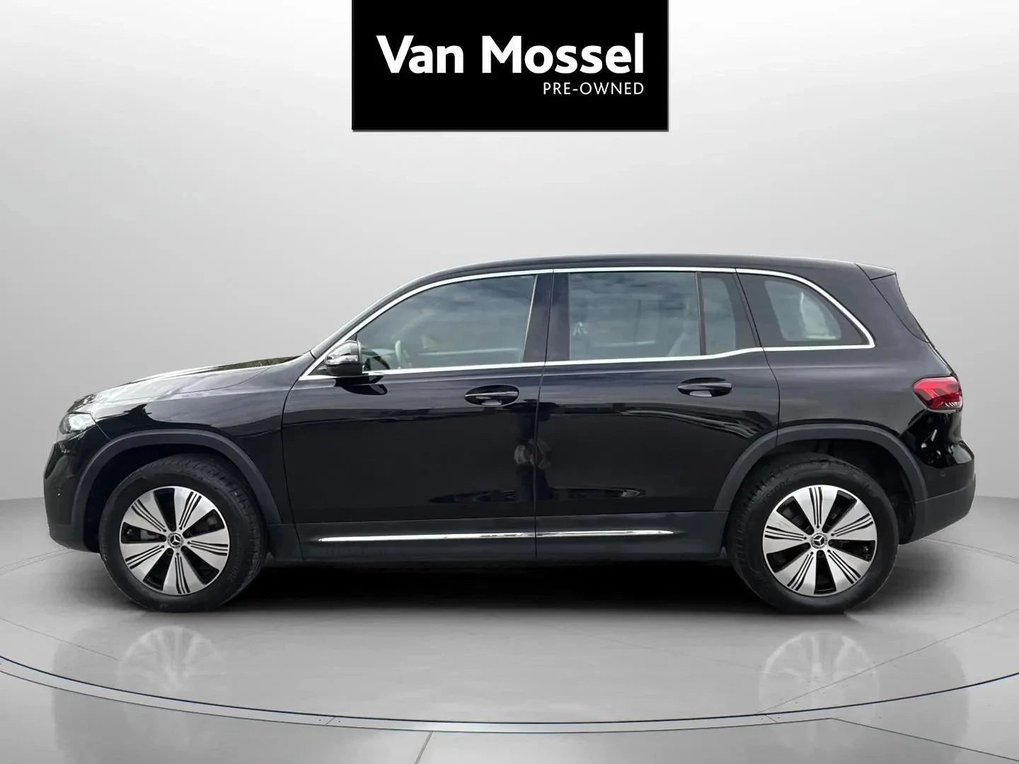 Mercedes-Benz-EQB-image-7