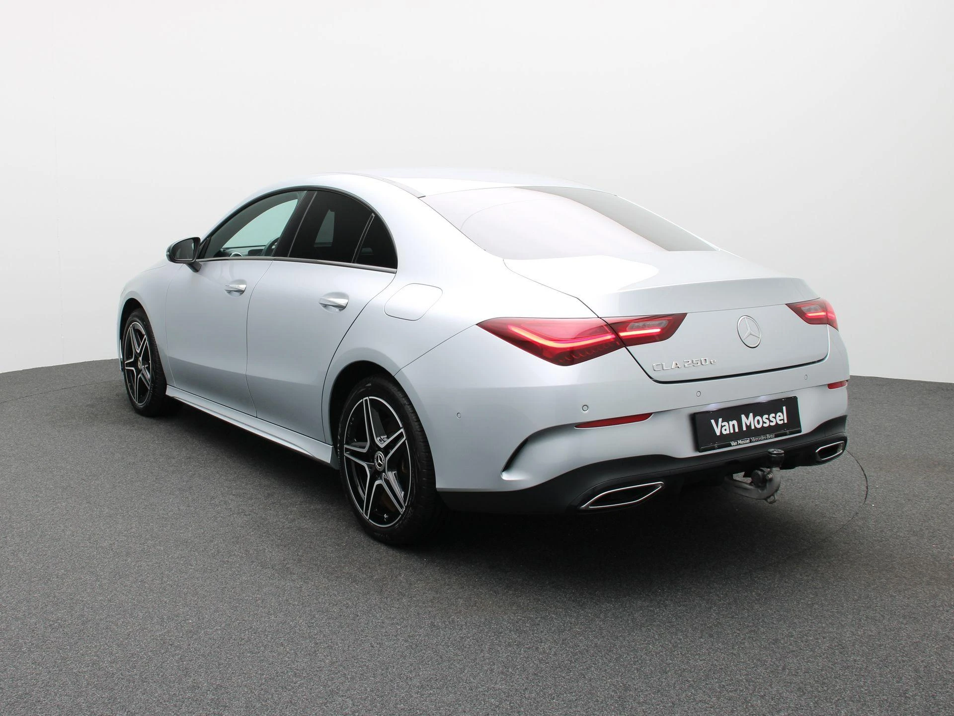 Mercedes-Benz-CLA-image-1