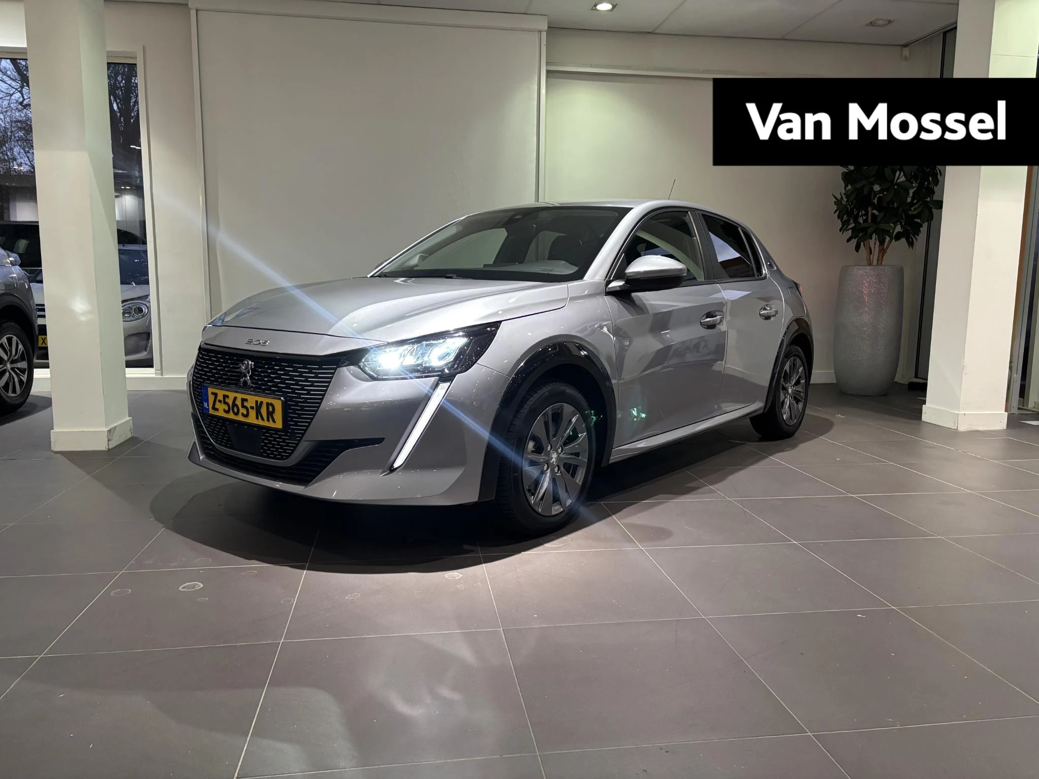 Peugeot-e-208-image-0