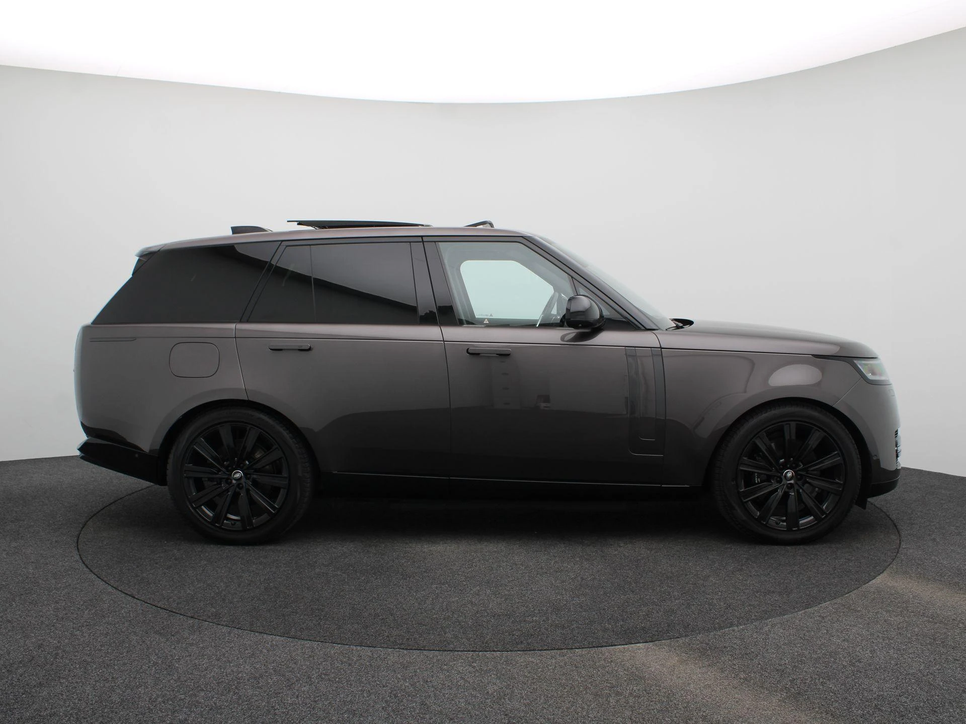 Land Rover-Range Rover-image-5