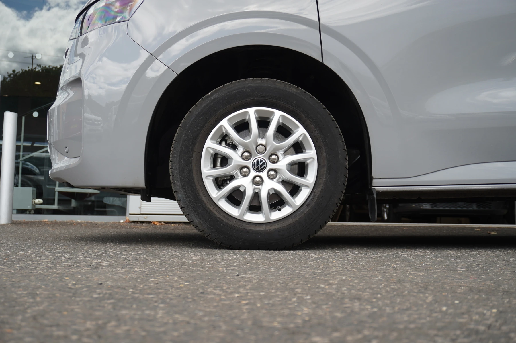 Volkswagen-Transporter-image-4