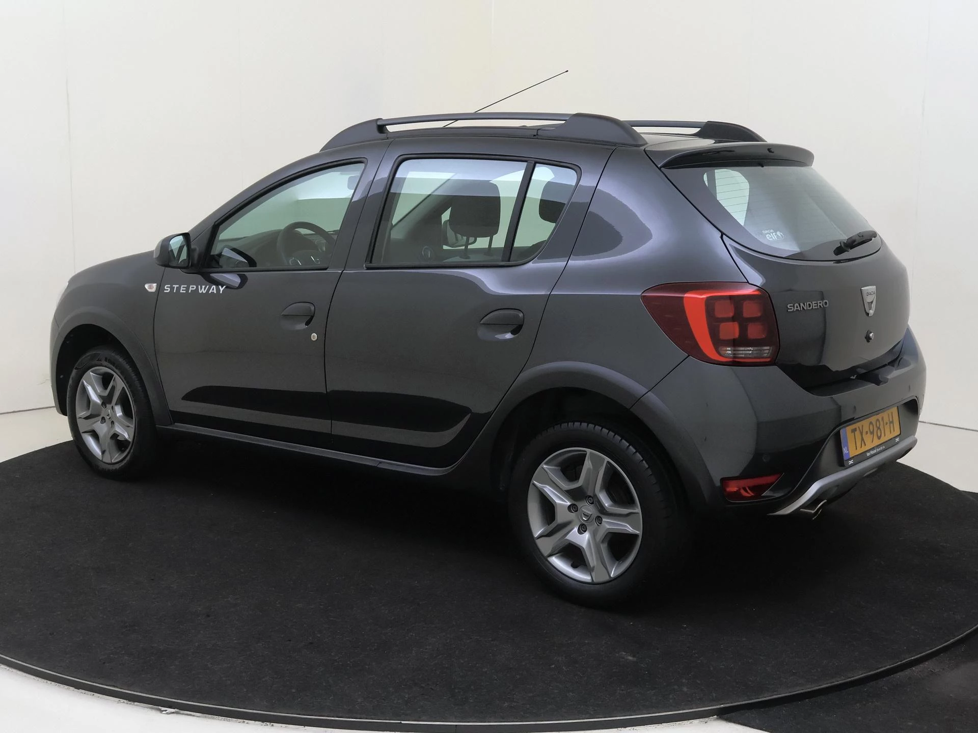 Dacia-Sandero Stepway-image-2