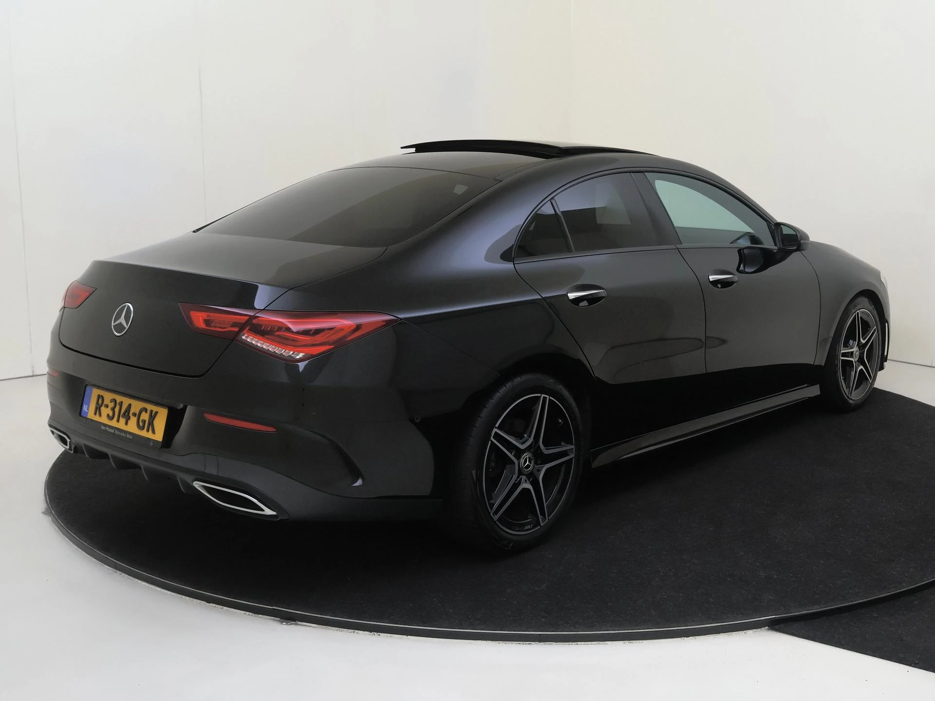 Mercedes-Benz CLA 200 Business Solution AMG