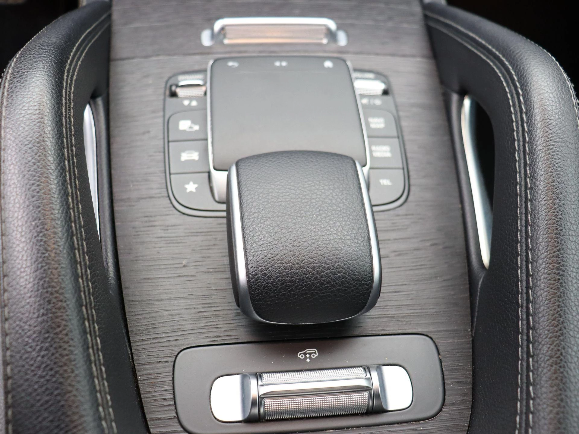 Mercedes-Benz-GLE-image-13