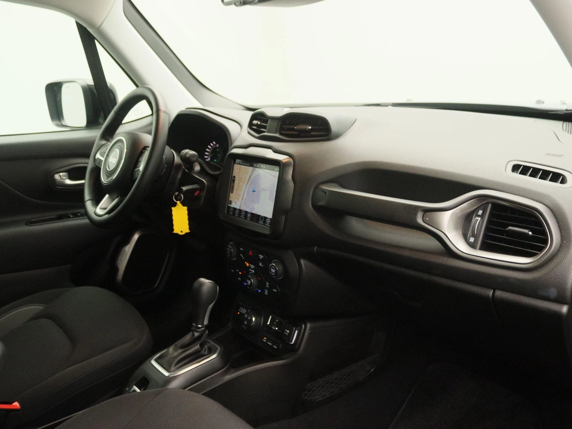 Jeep-Renegade-image-25