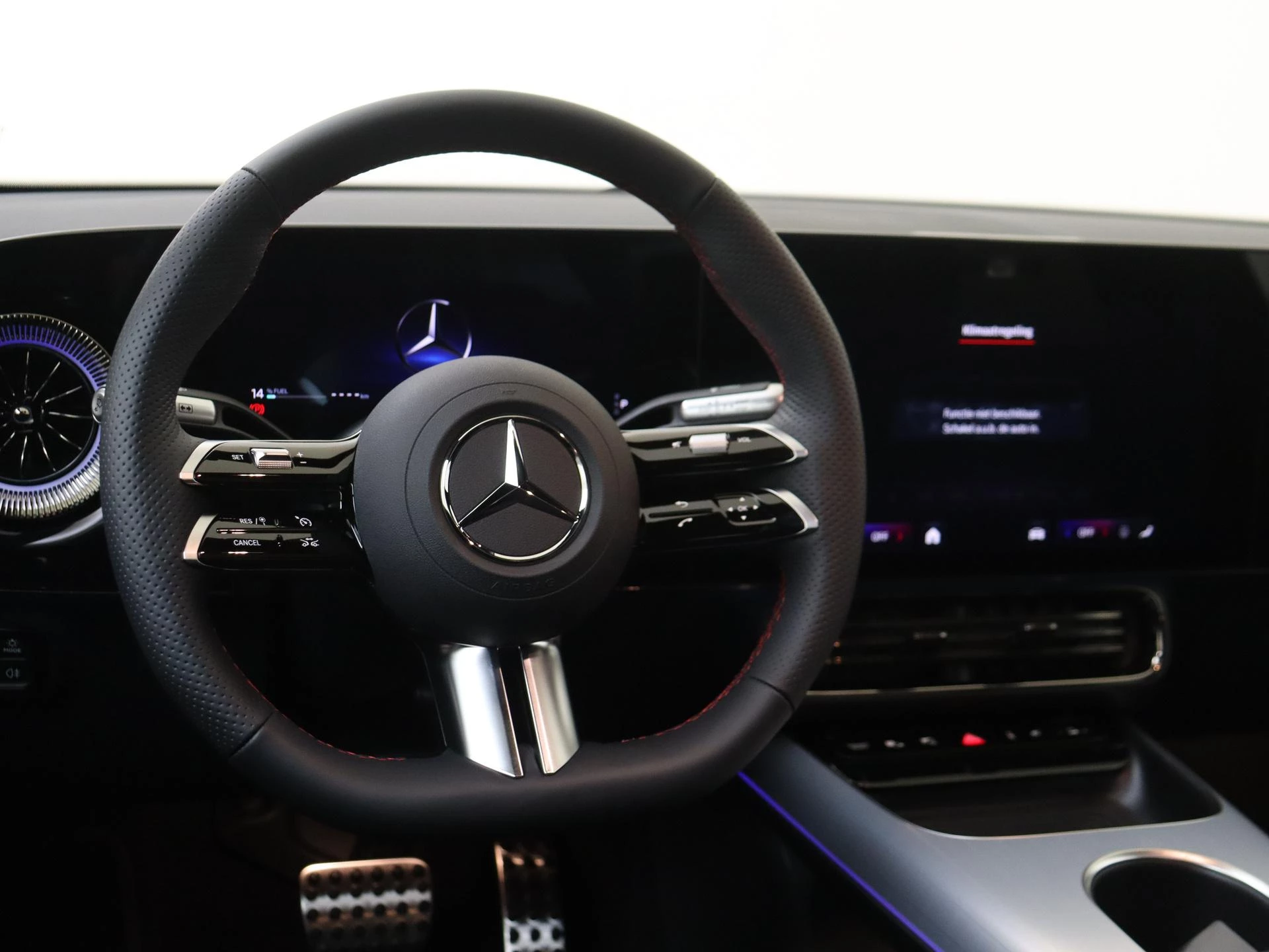 Mercedes-Benz-CLA-image-9