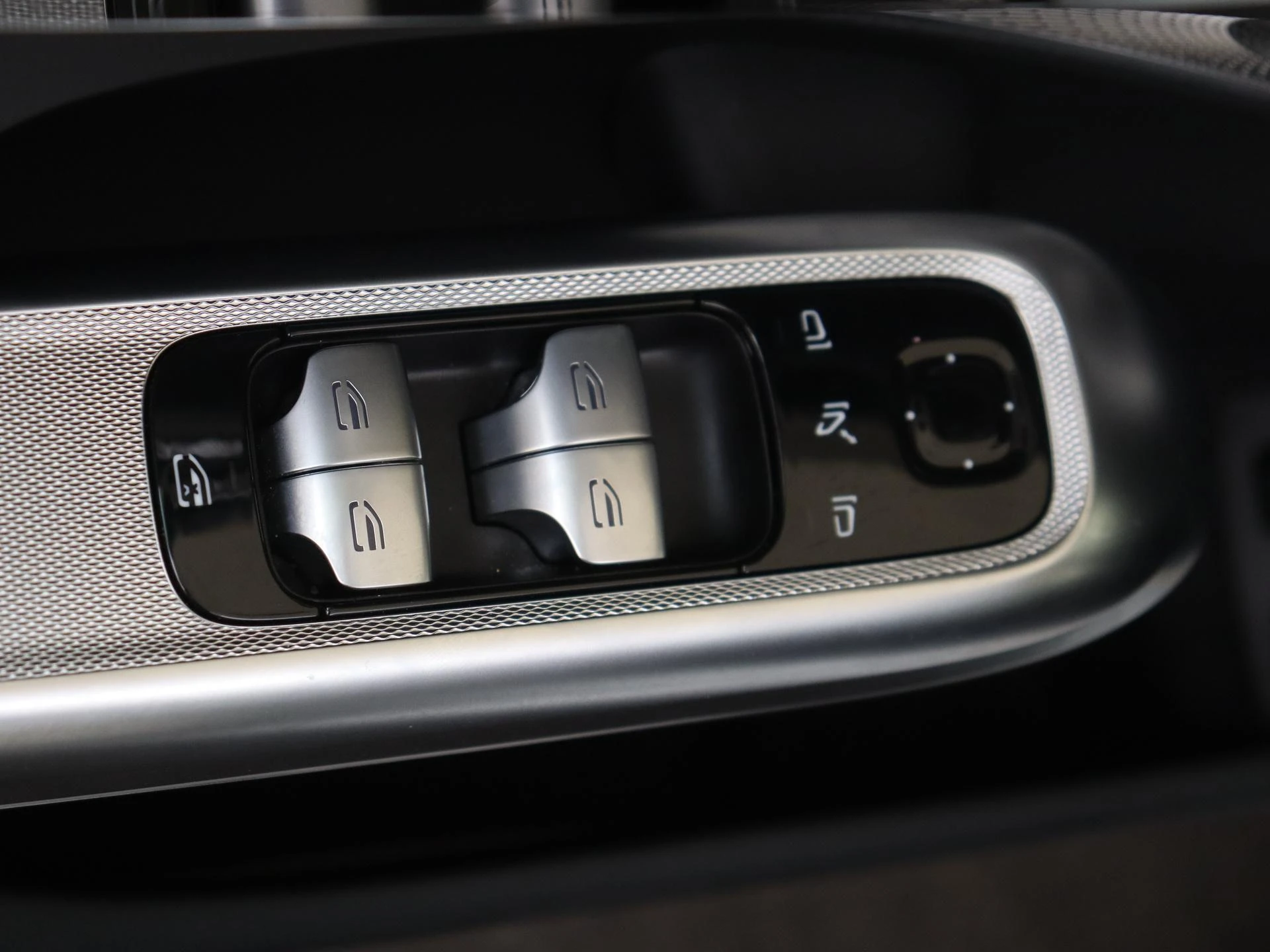 Mercedes-Benz-E-Klasse-image-25