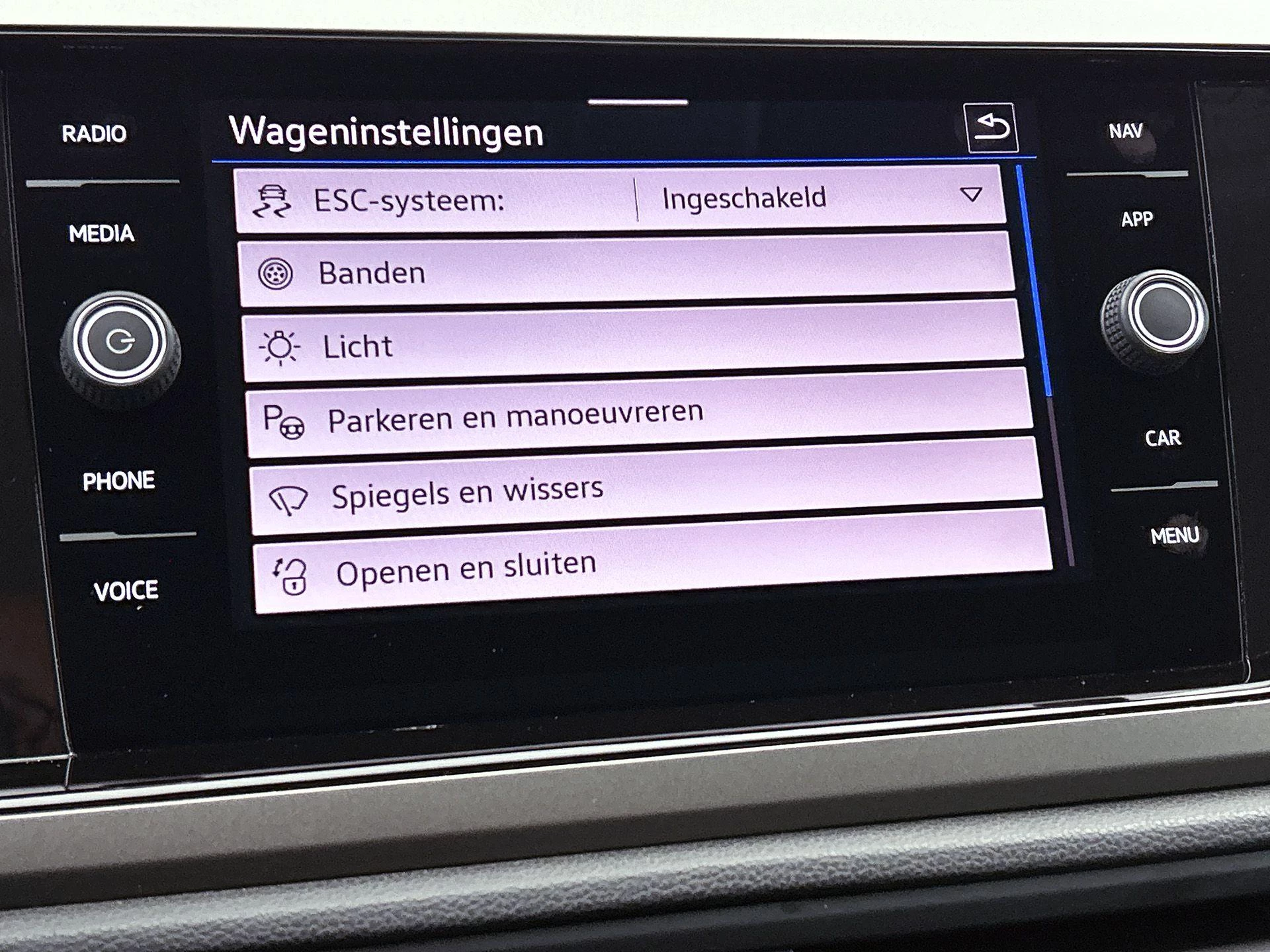 Volkswagen-Polo-image-9