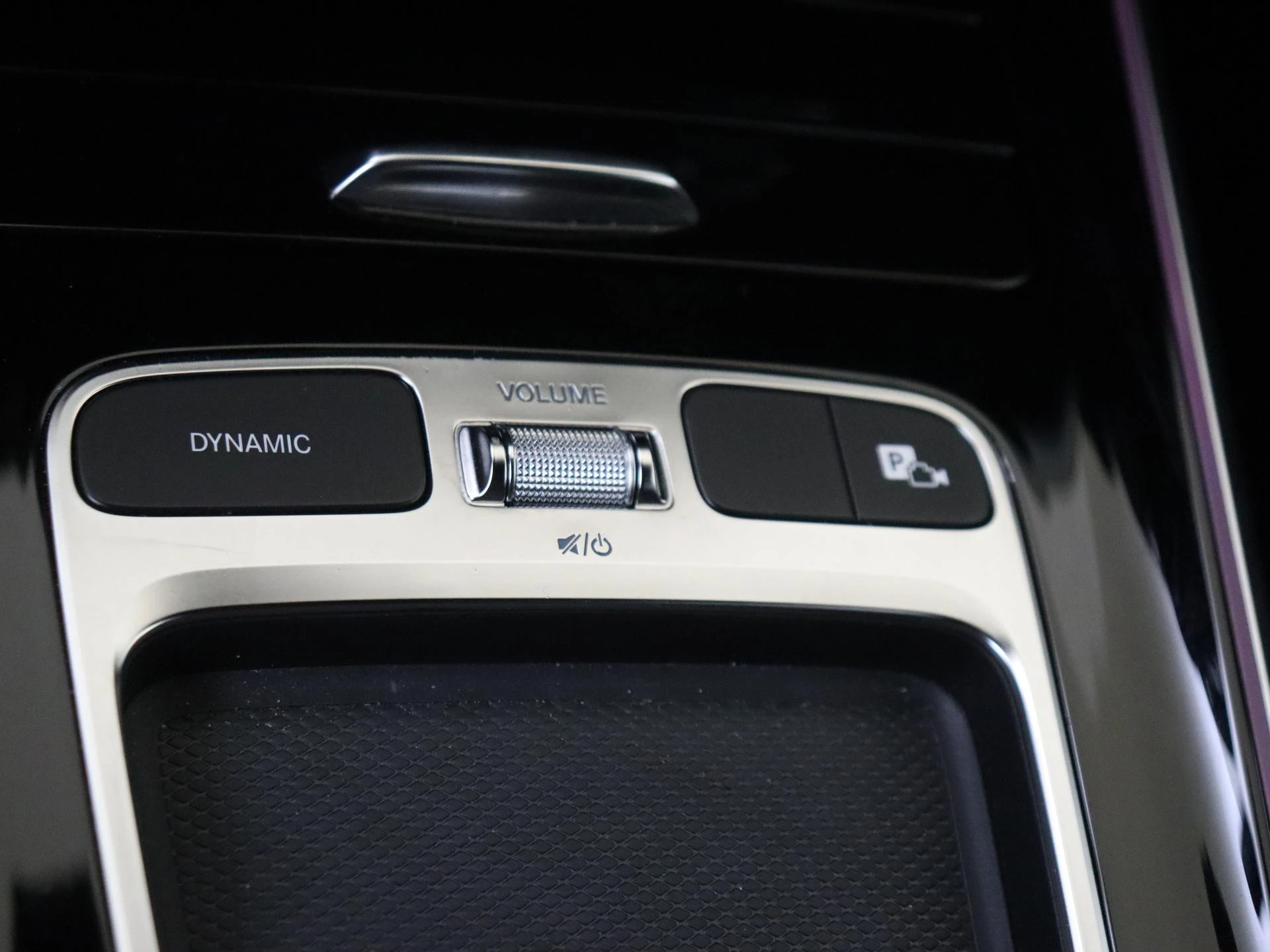 Mercedes-Benz-EQB-image-20