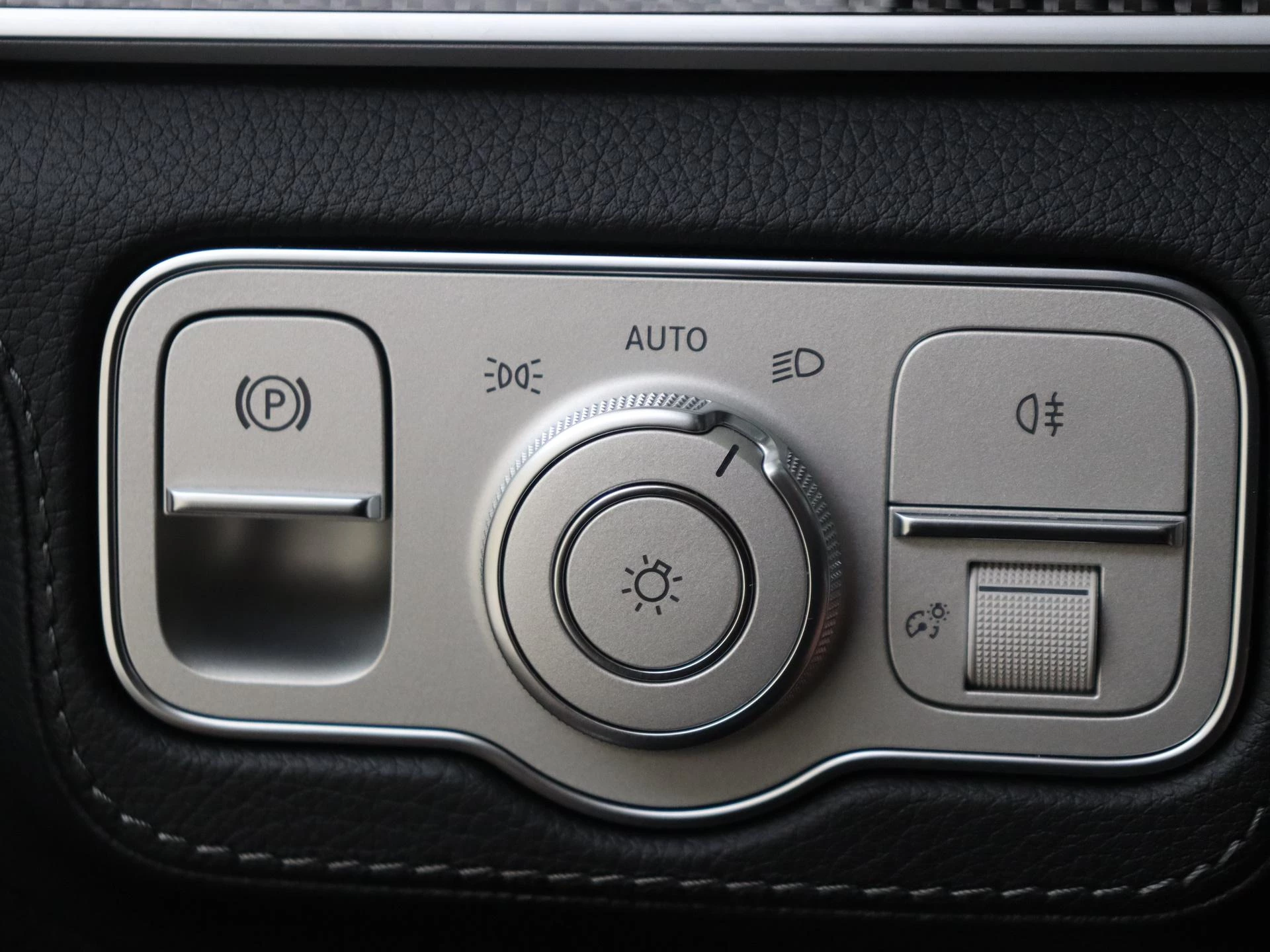 Mercedes-Benz-GLE-image-25