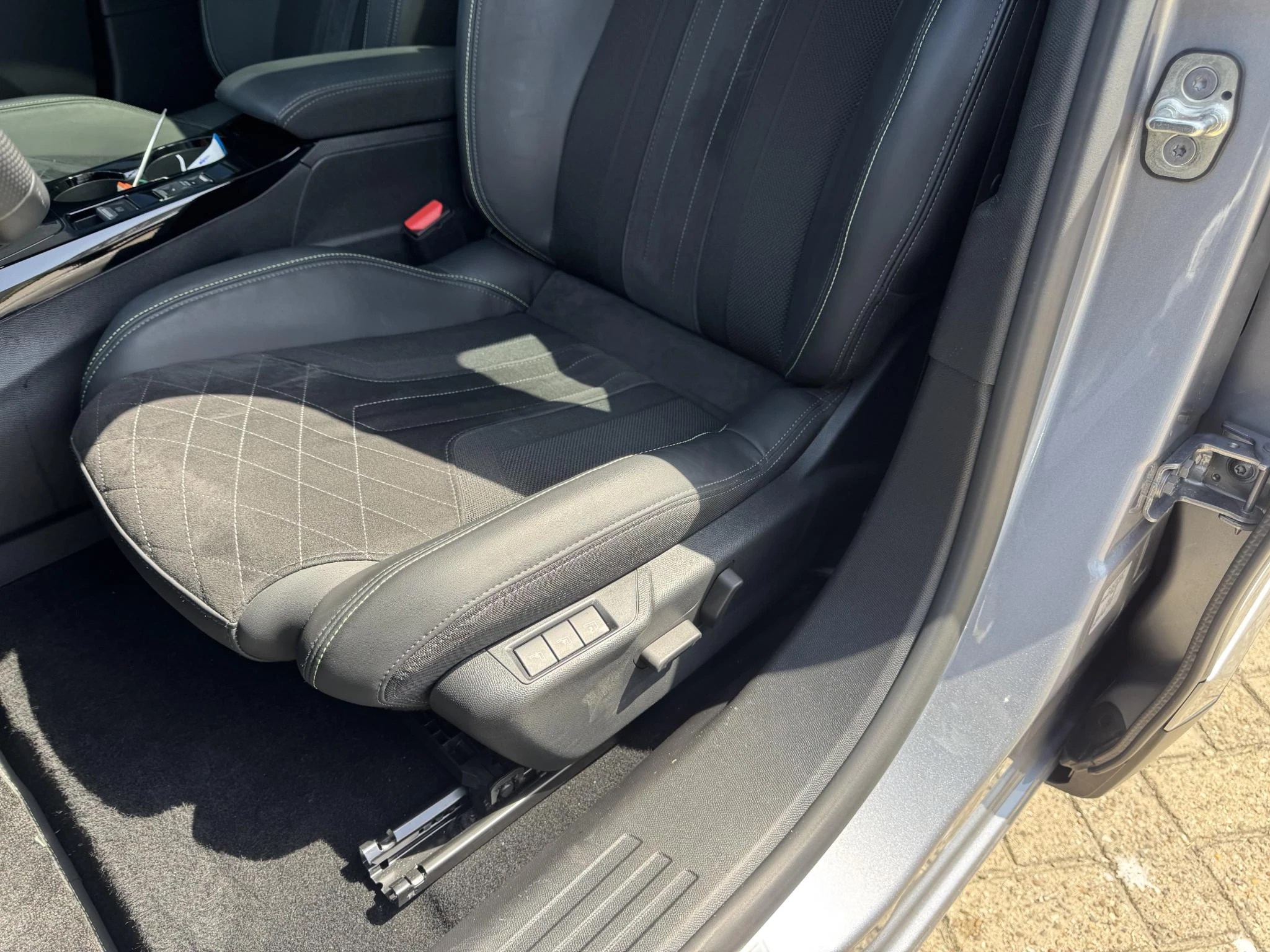 Peugeot-e-2008-image-18