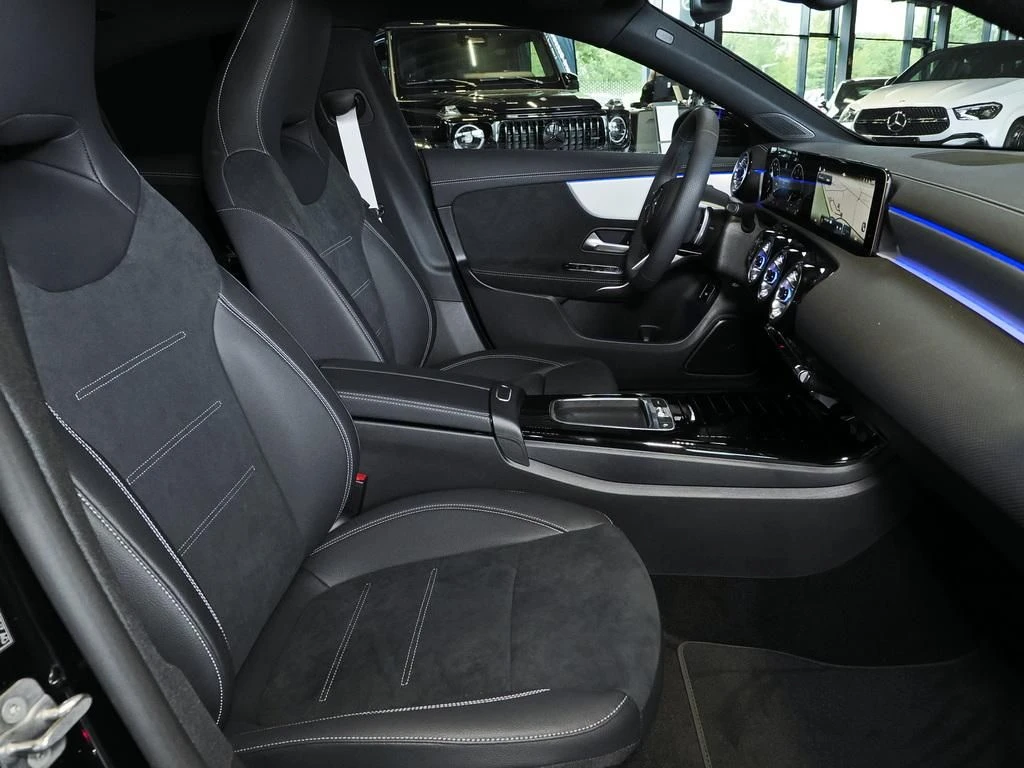 Mercedes-Benz-CLA 180-image-12