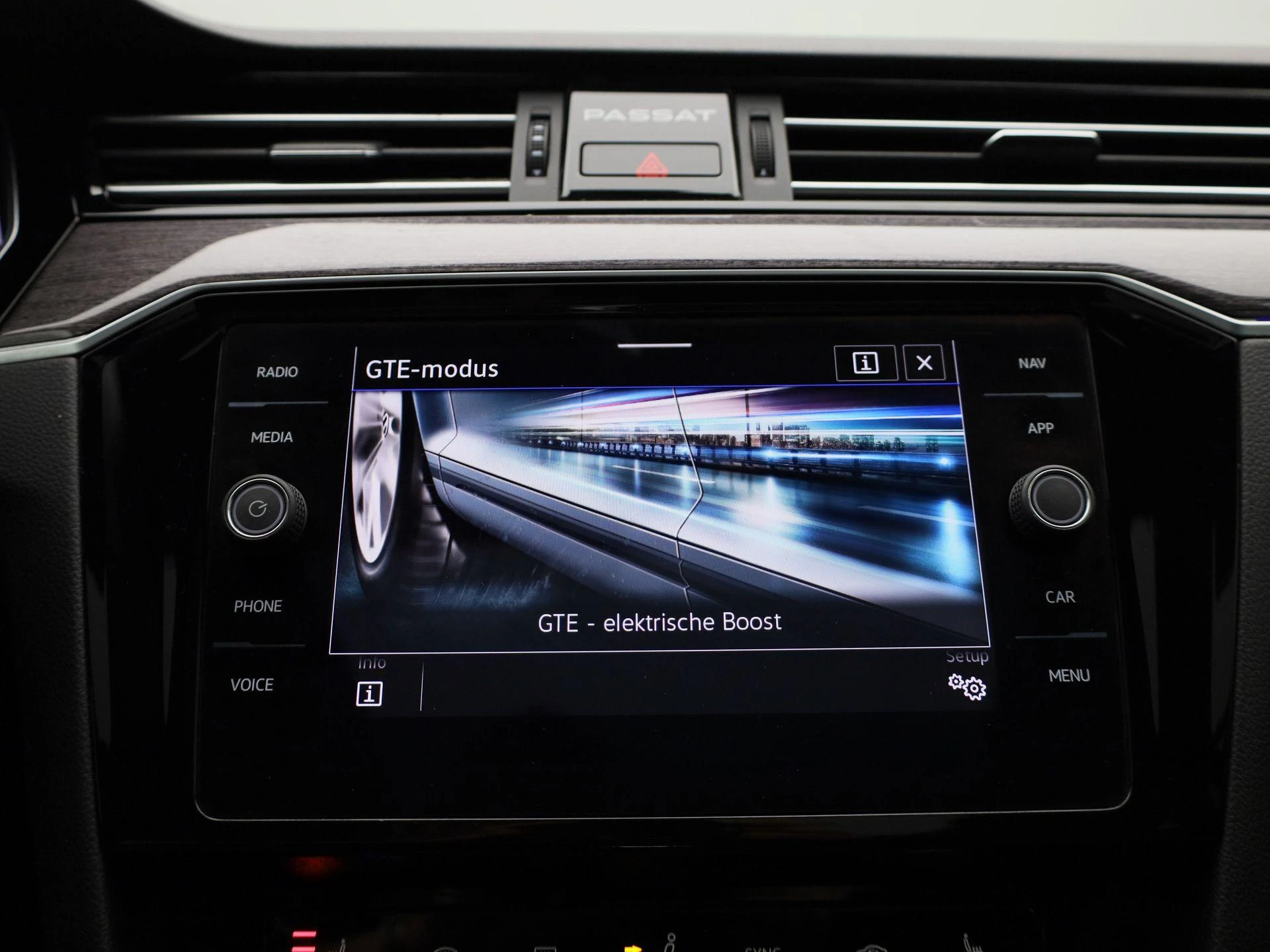 Volkswagen-Passat-image-27