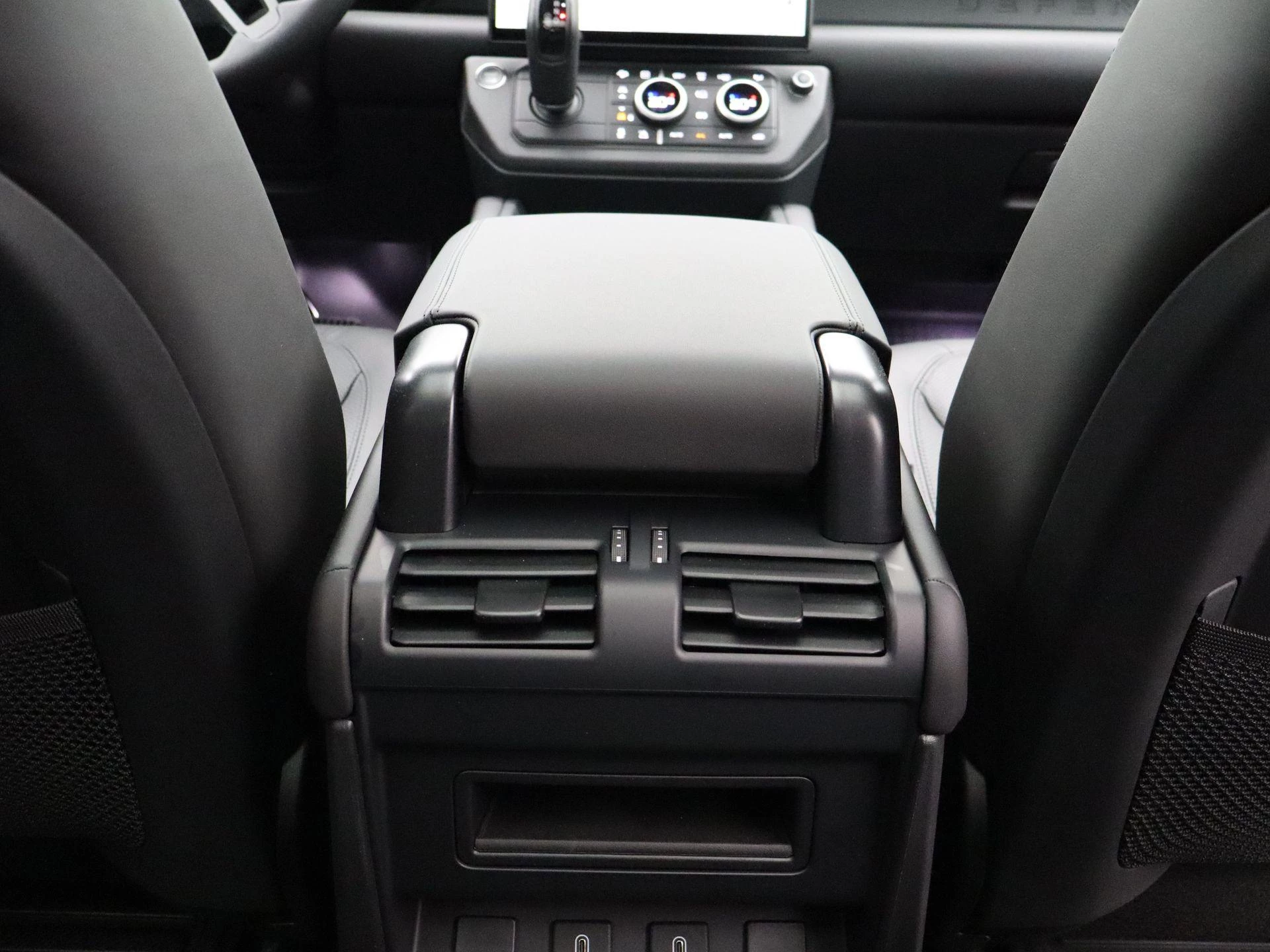 Land Rover-Defender-image-35