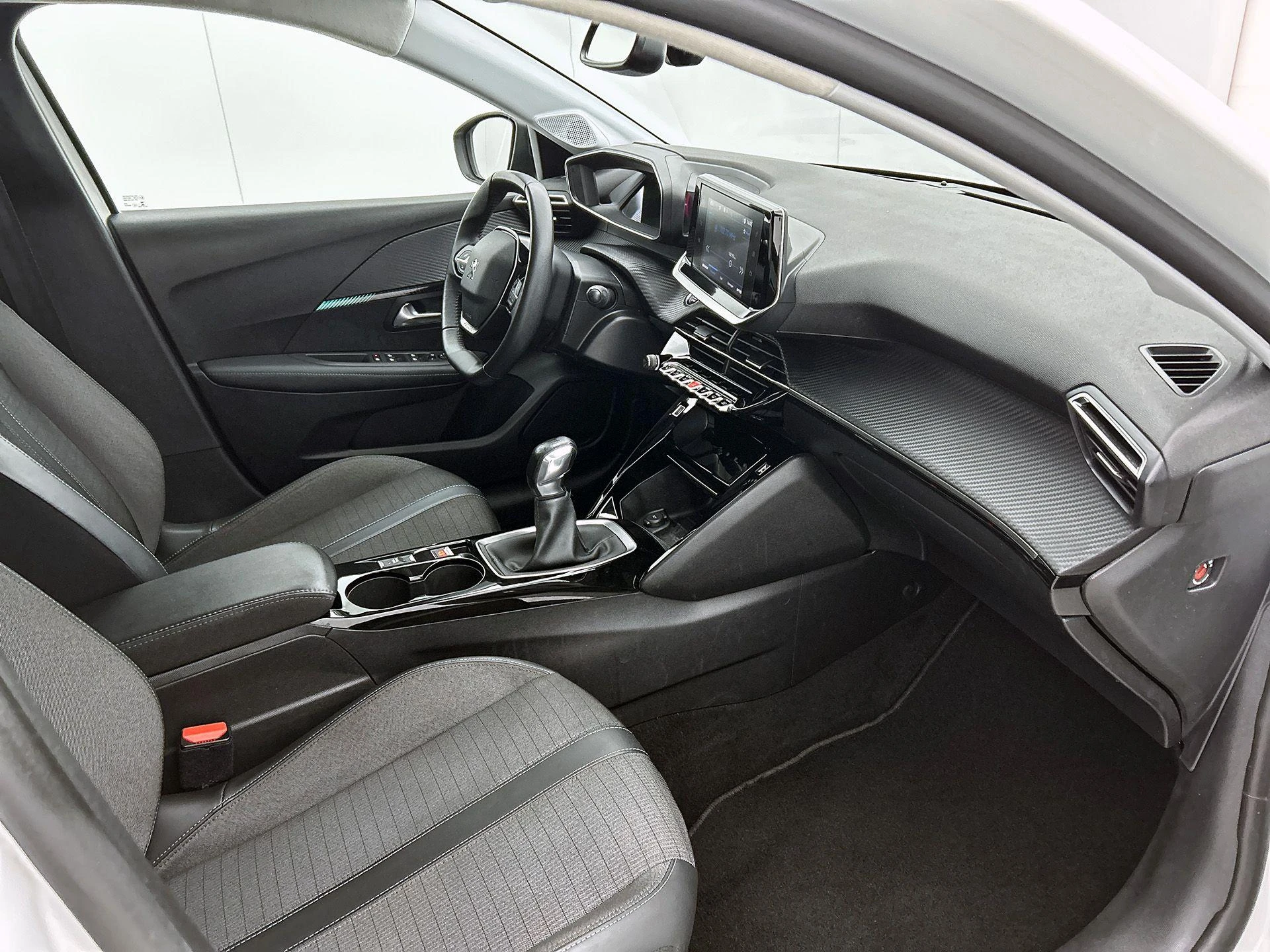 Peugeot-208-image-20