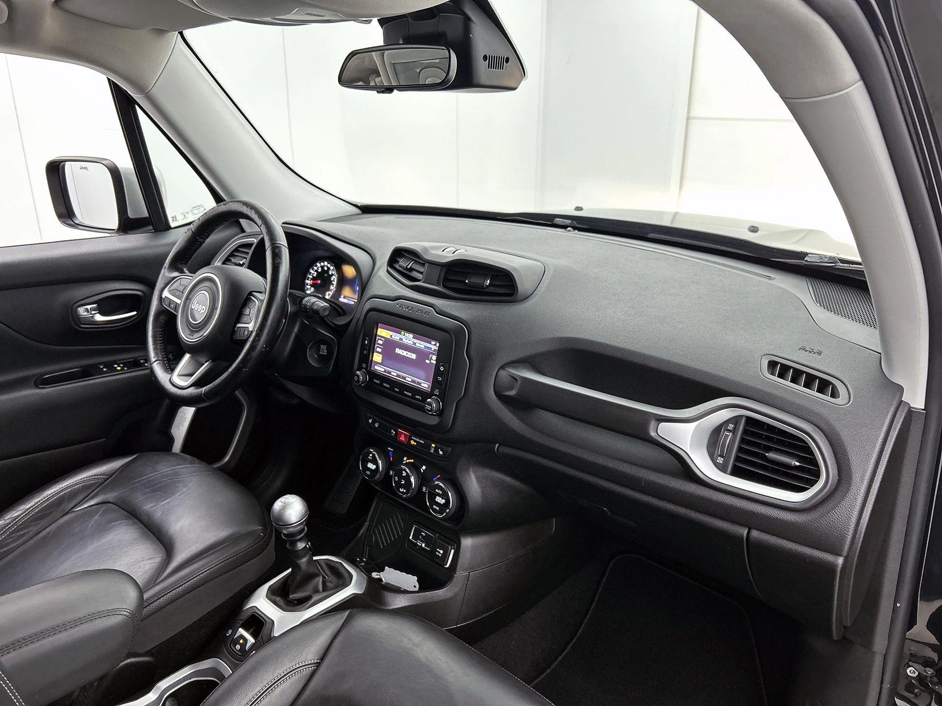 Jeep-Renegade-image-33