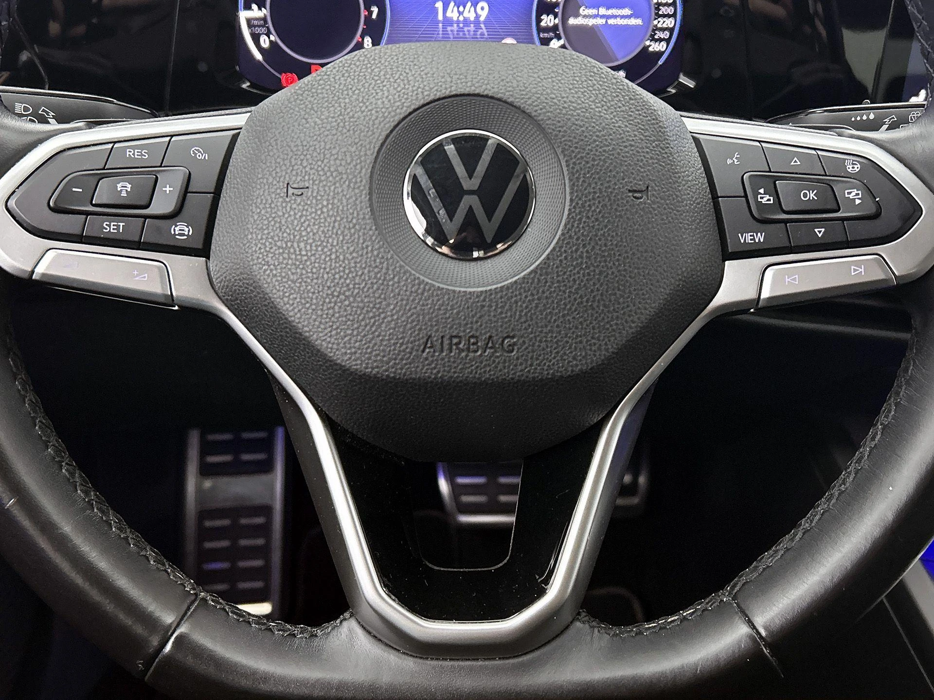 Volkswagen-Golf-image-31