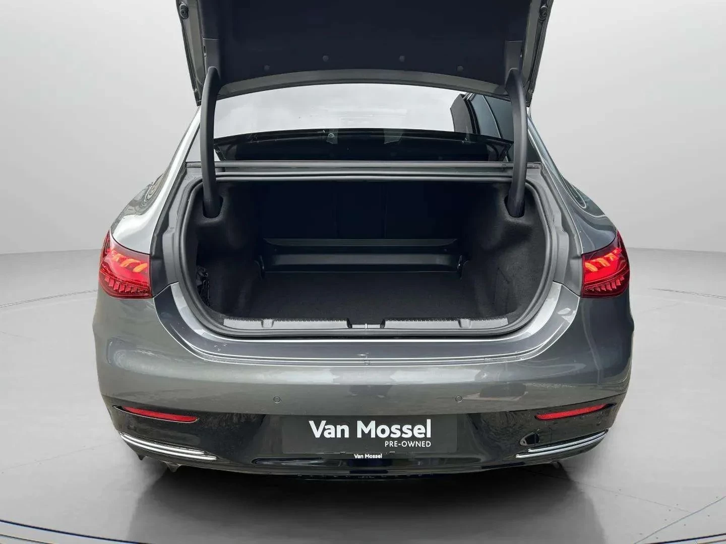 Mercedes-Benz-EQE-image-21