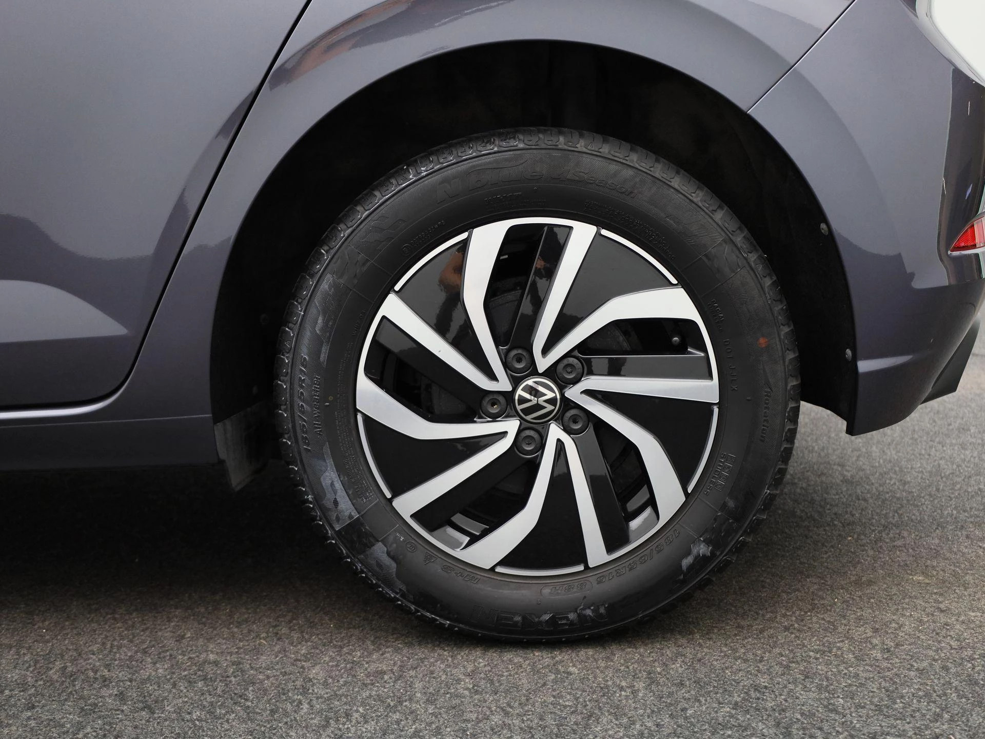 Volkswagen-Polo-image-14