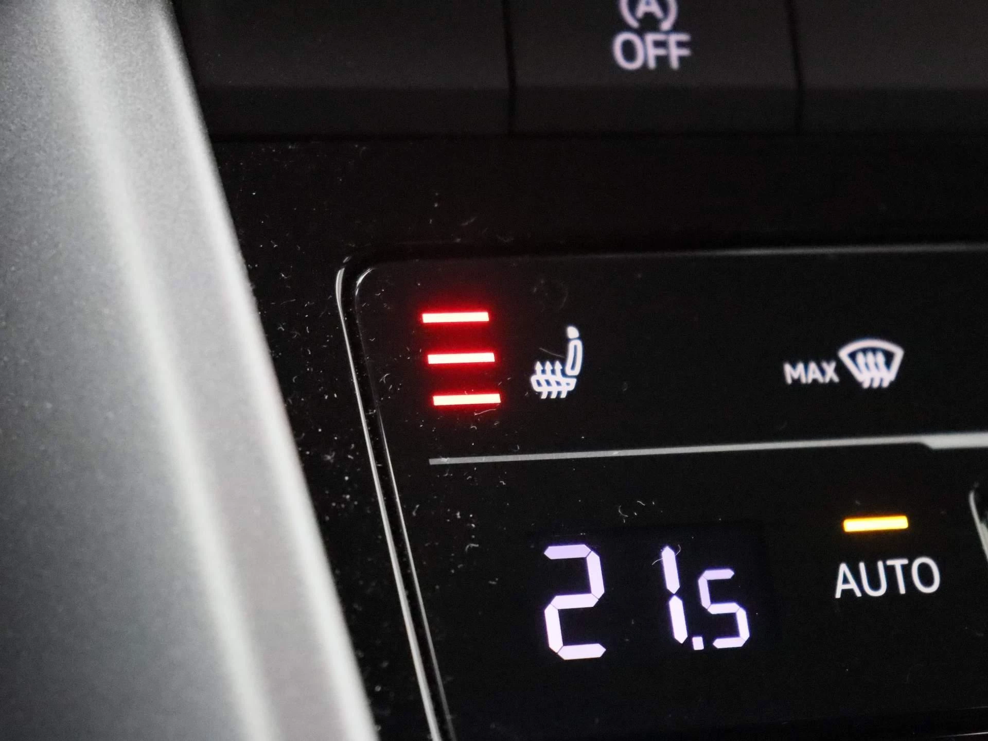 Volkswagen-T-Roc-image-19