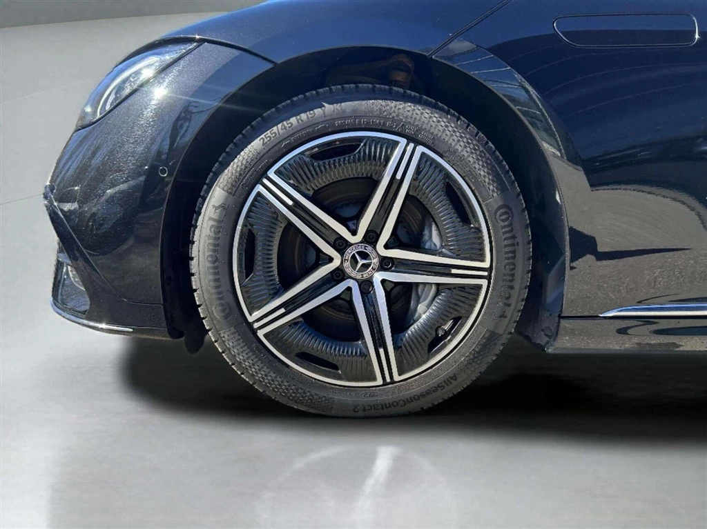 Mercedes-Benz-EQE-image-8