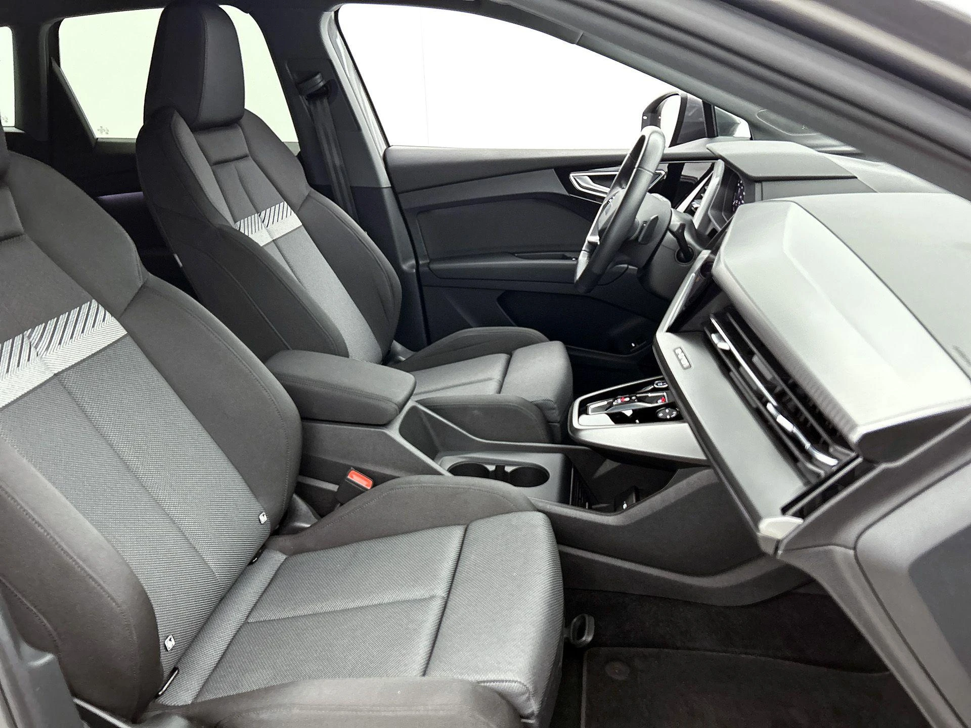Audi-Q4 e-tron-image-28