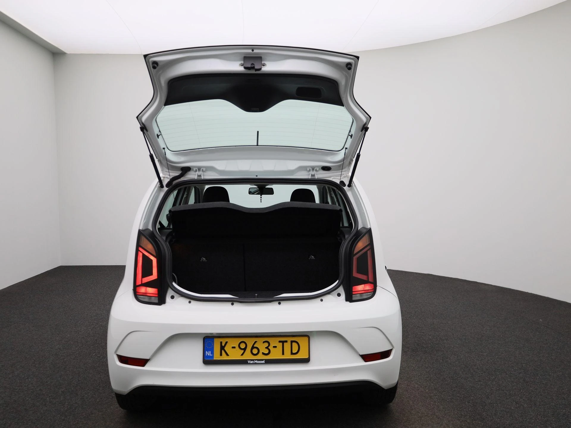 Volkswagen-up!-image-10