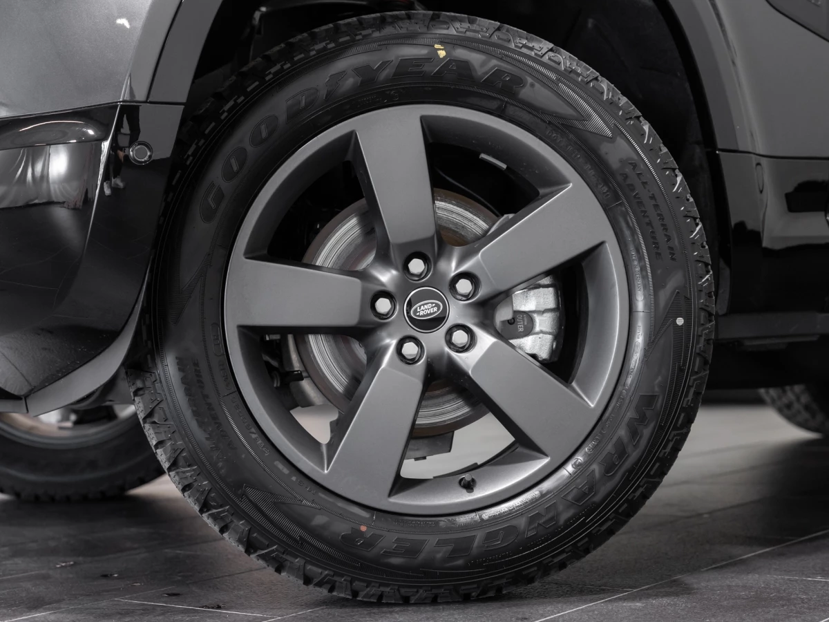 Land Rover-Defender-image-12