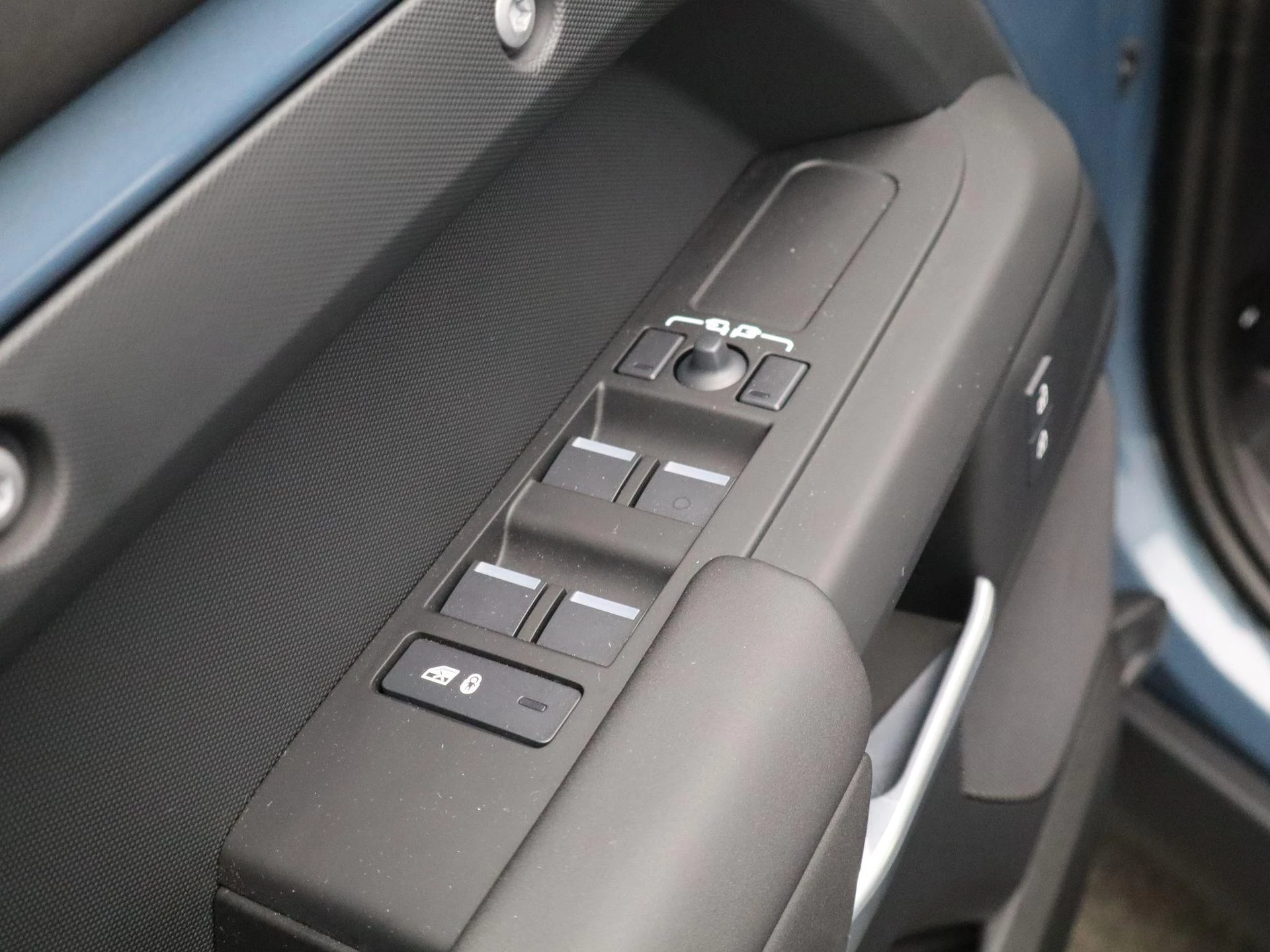 Land Rover-Defender-image-27