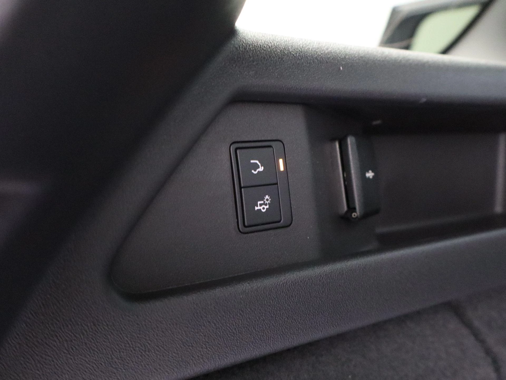 Land Rover-Discovery Sport-image-14