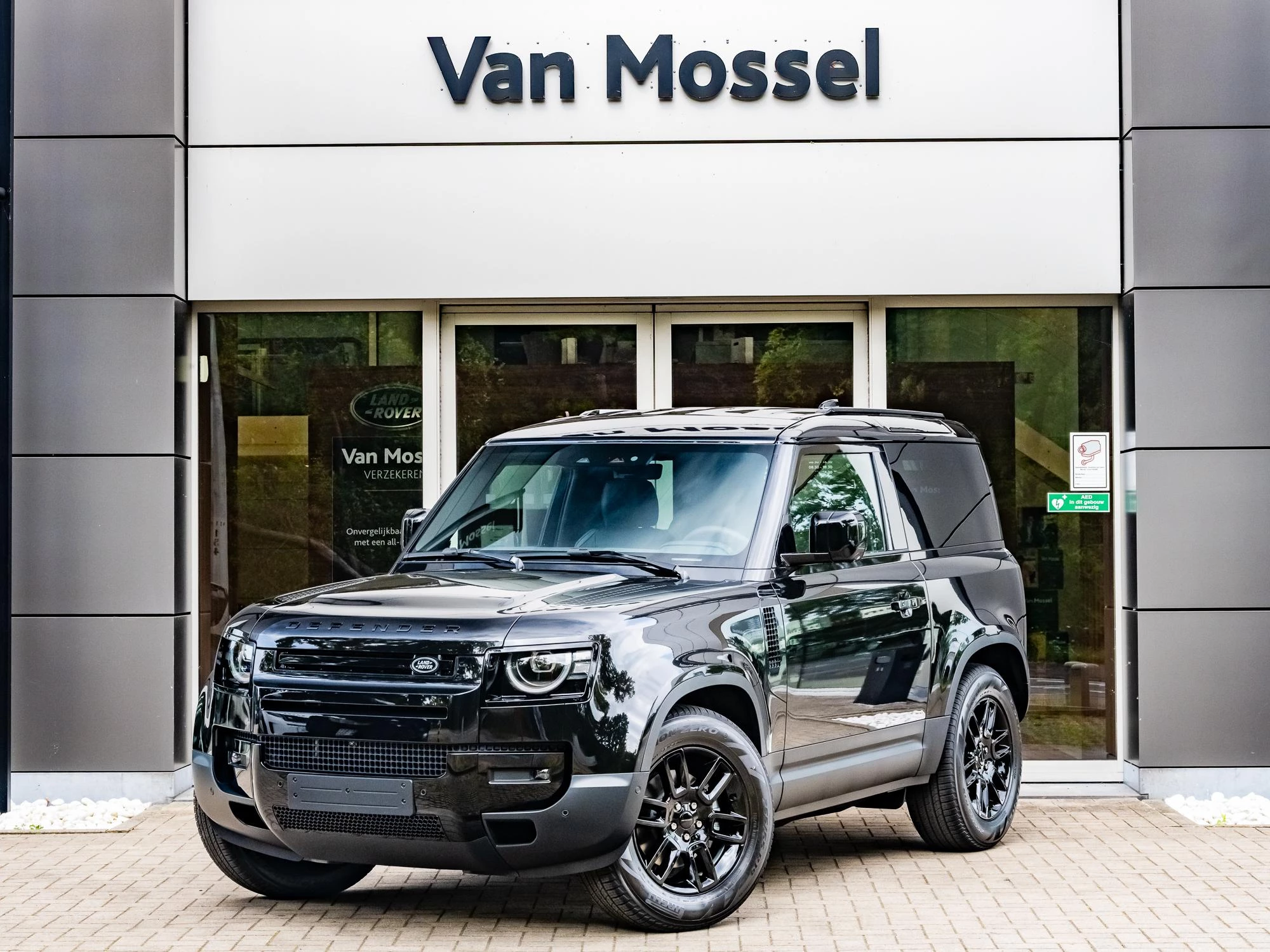 Land Rover-Defender-image-0