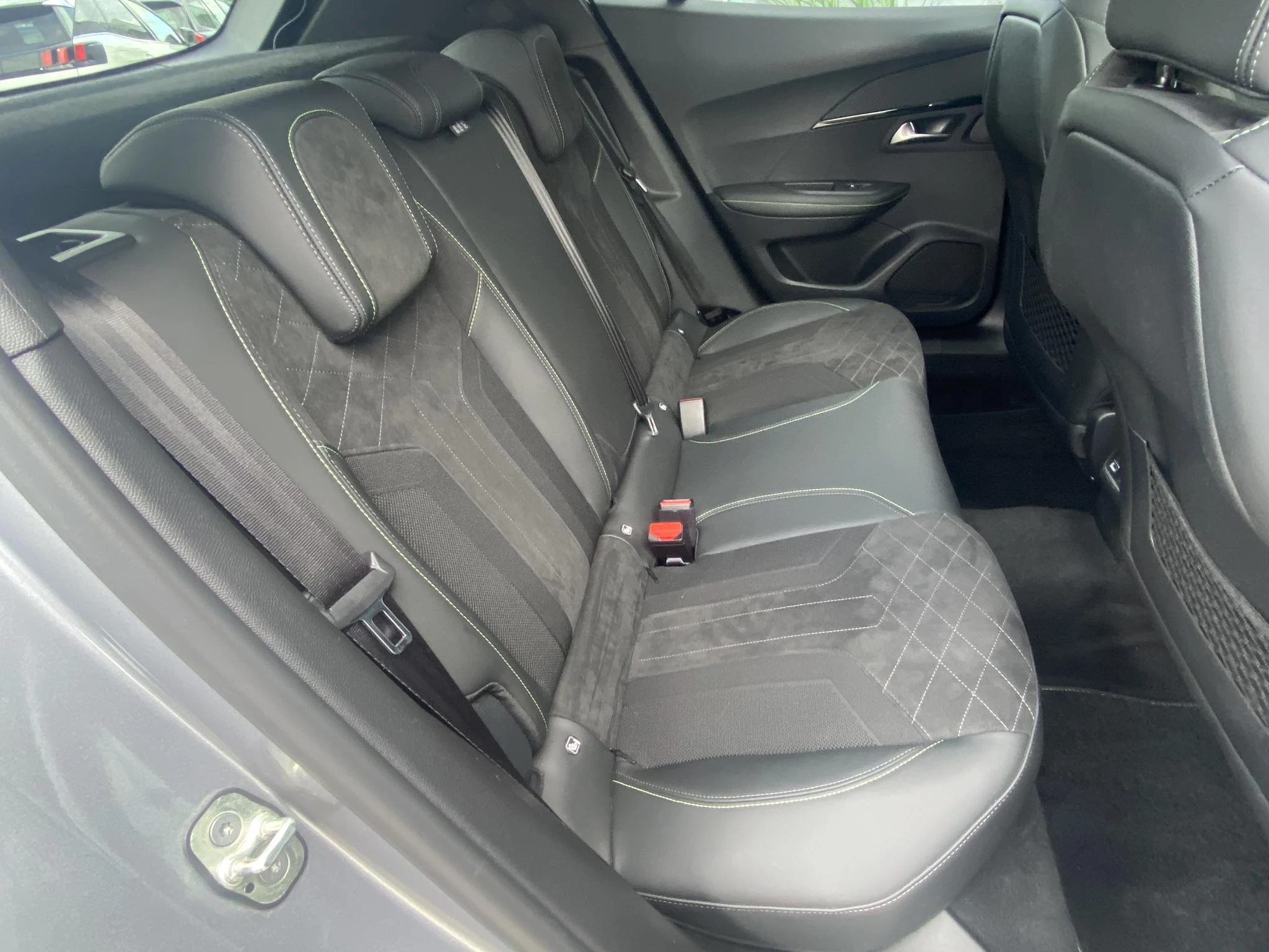 Peugeot-e-2008-image-19