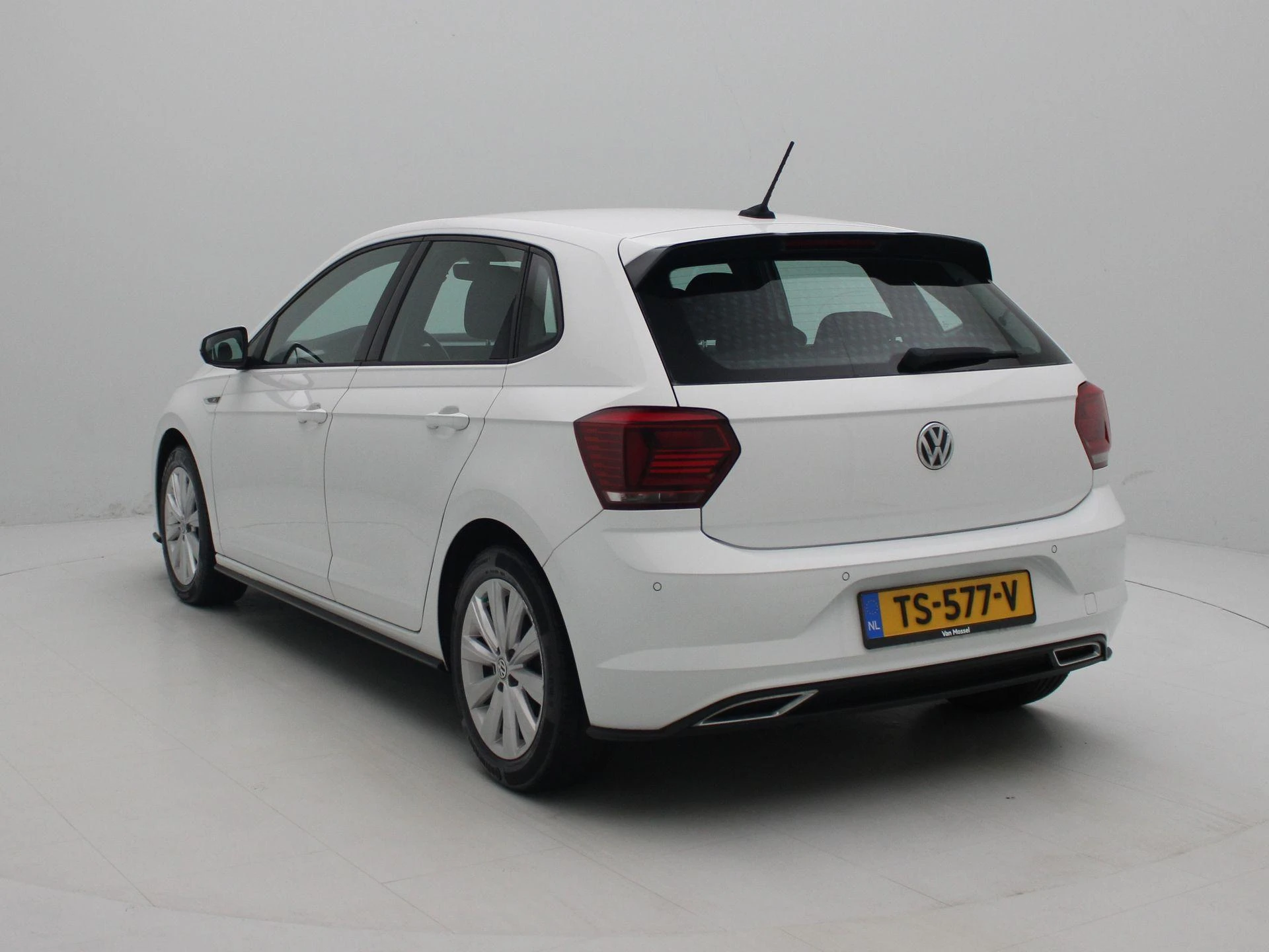 Volkswagen-Polo-image-1