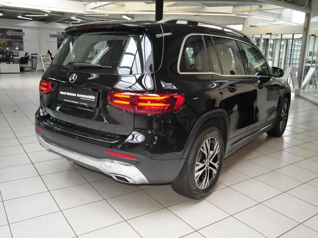 Mercedes-Benz-GLB 200 d-image-5