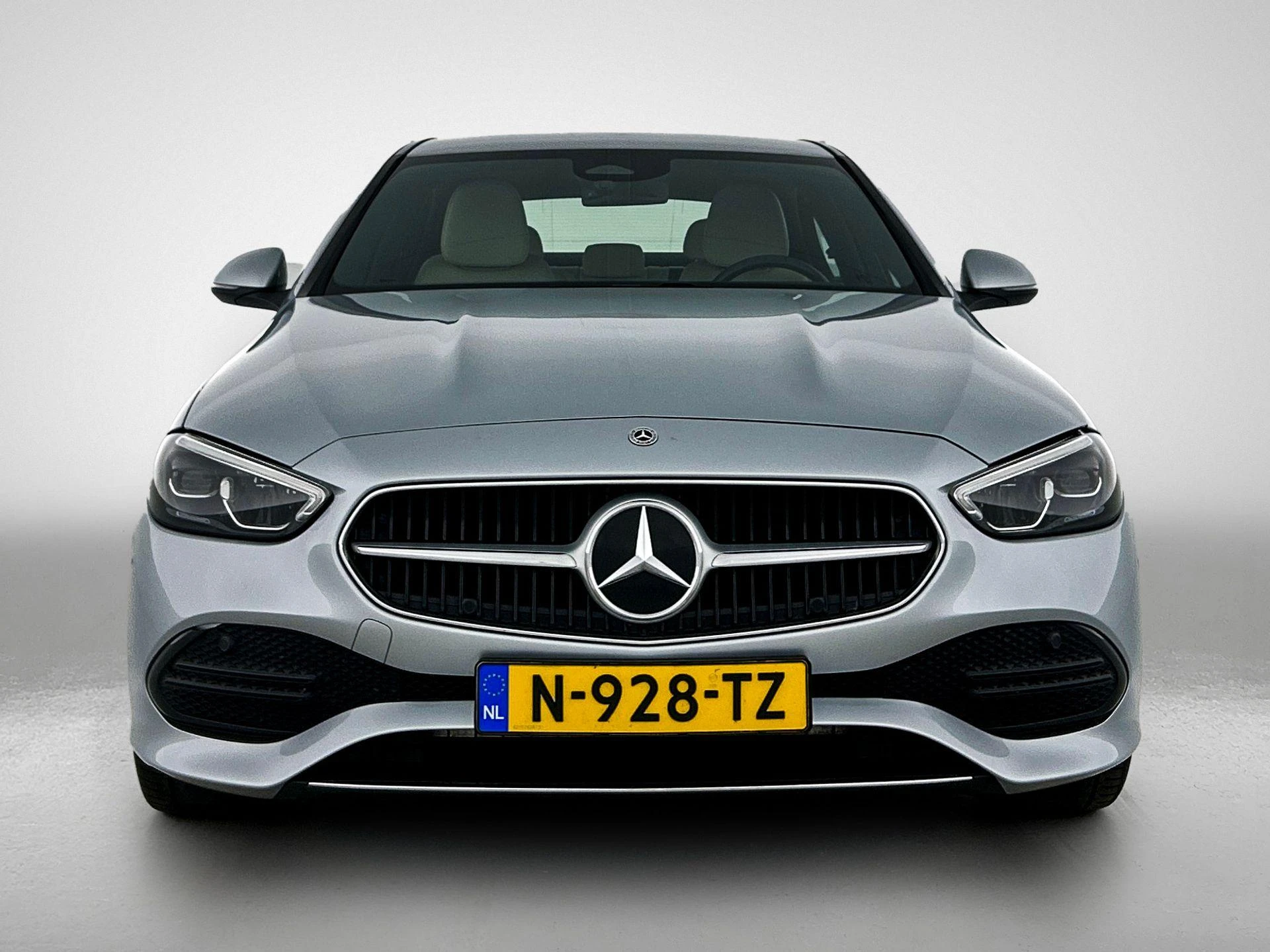 Mercedes-Benz-C-Klasse-image-4