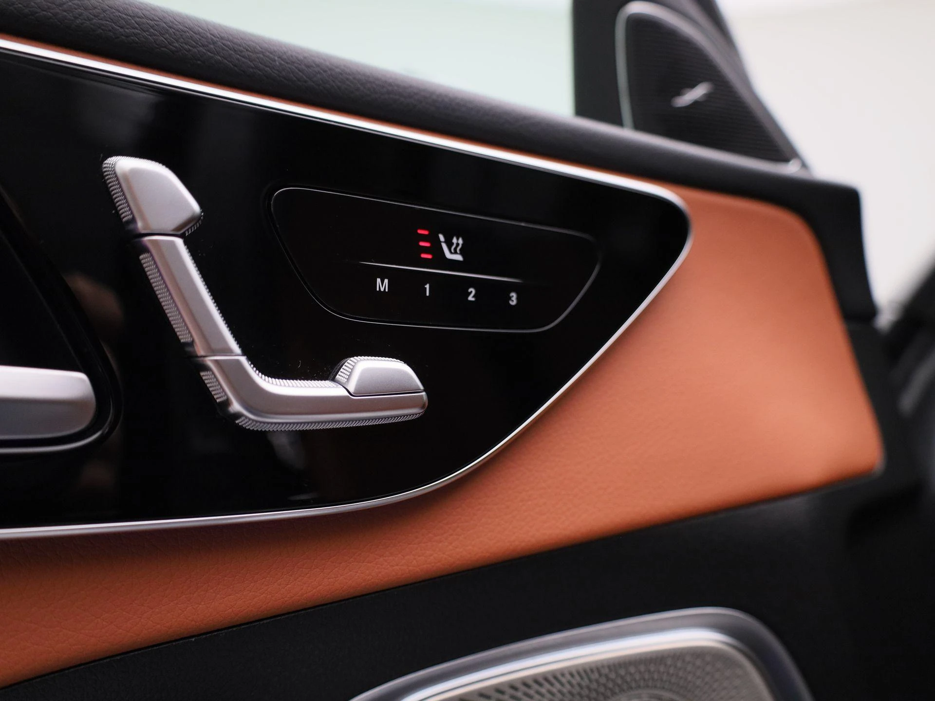 Mercedes-Benz-C-Klasse-image-37